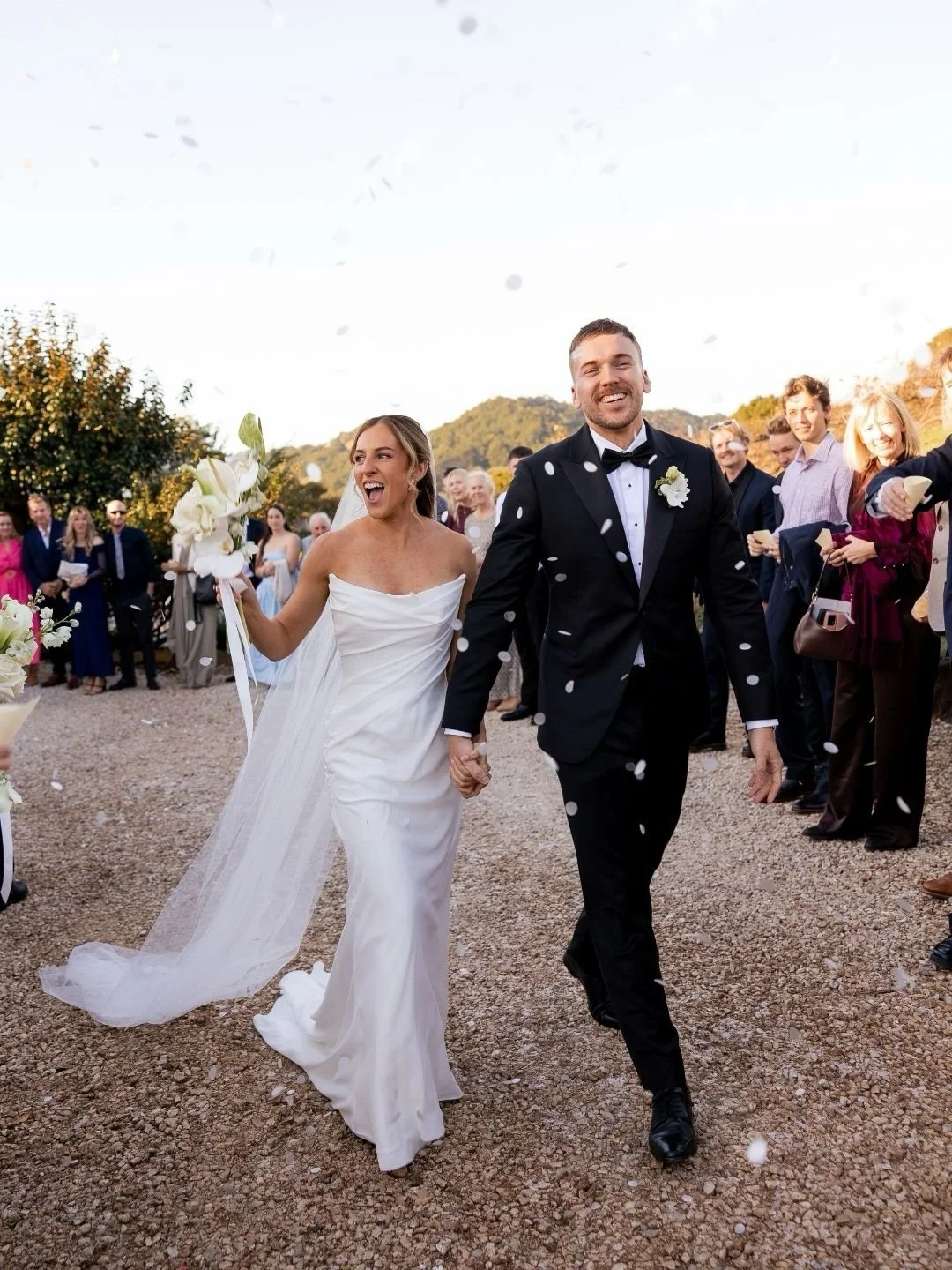 Moments from an unforgettable day at Summergrove Estate with the beautiful Nicole + Jake, we can&rsquo;t wait to see the full gallery!⁠
⁠
Photographer &amp; videographer @figtreepictures⁠
Venue @summergroveestate 
Celebrant @am.celebrant 
Florist &am