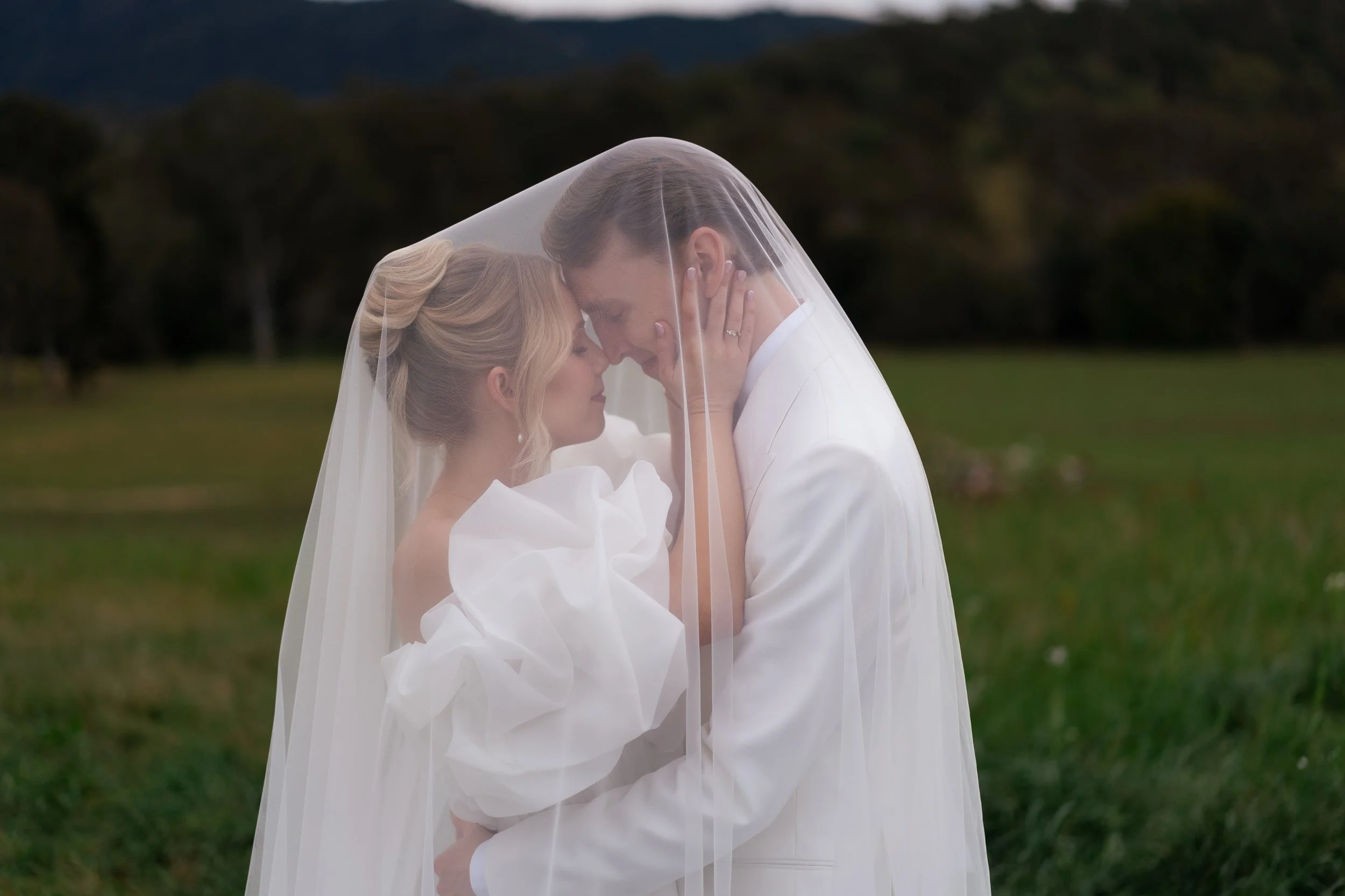 So many moments from this day with Chloe + Matthew &hearts;️&hearts;️&hearts;️ A dream wedding at Yabbaloumba Retreat. 

Photographer @figtreepictures
Venue @yabbaloumbaretreat 
Florist @ohhoneyflorals 
Videographer @frontierfilmcompany 
Dress @theve