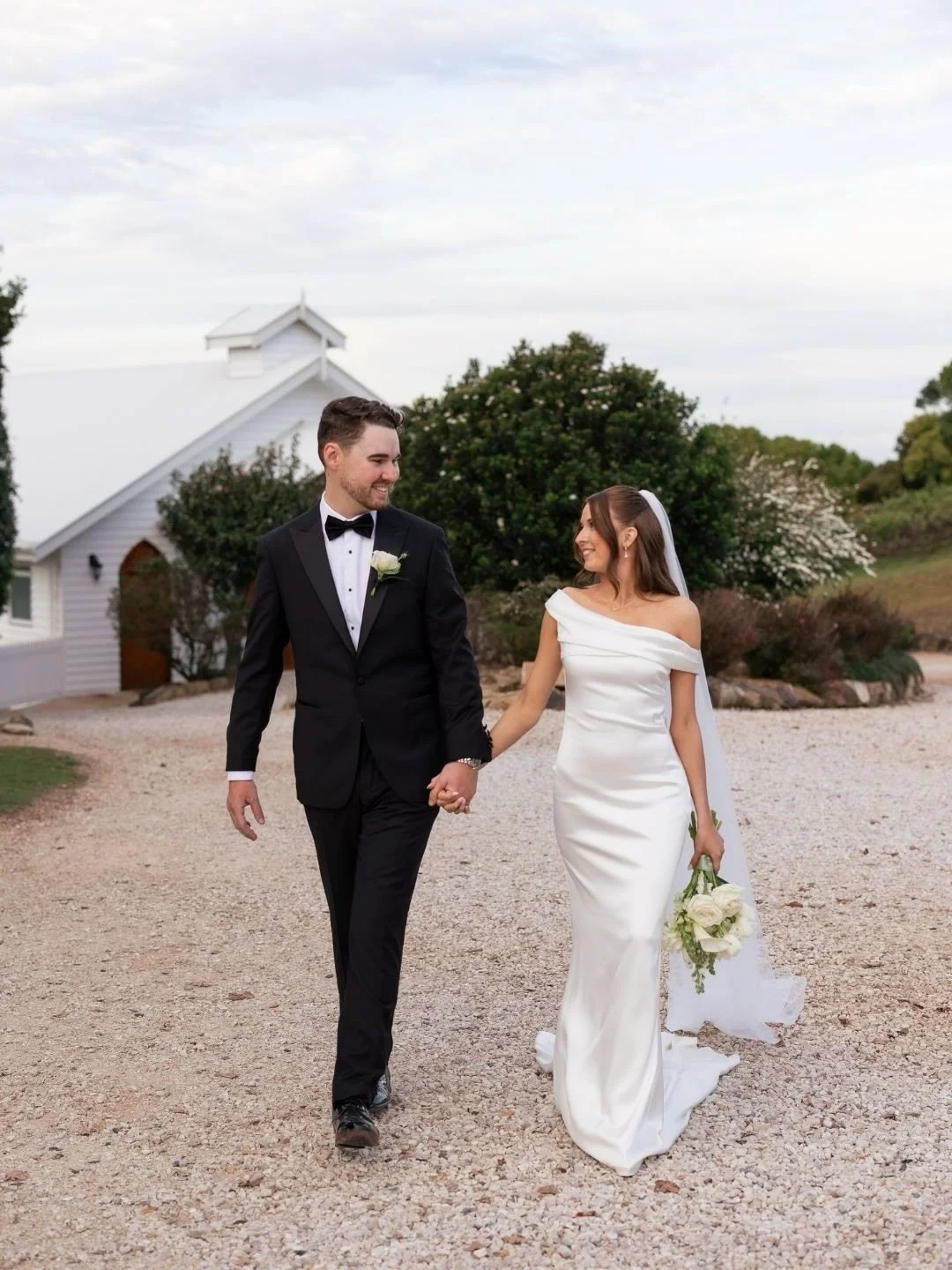 Romantic moments with Rebecca + Liam at Summergrove Estate.

Photographer @figtreepictures 
Venue @summergroveestate 
Celebrant @bykeyorra 
Florist @ivybleu.com.au 
Content Creator @bykeyorra 
Dress @spherebridalgallery 
Bridesmaid dresses @becandbri