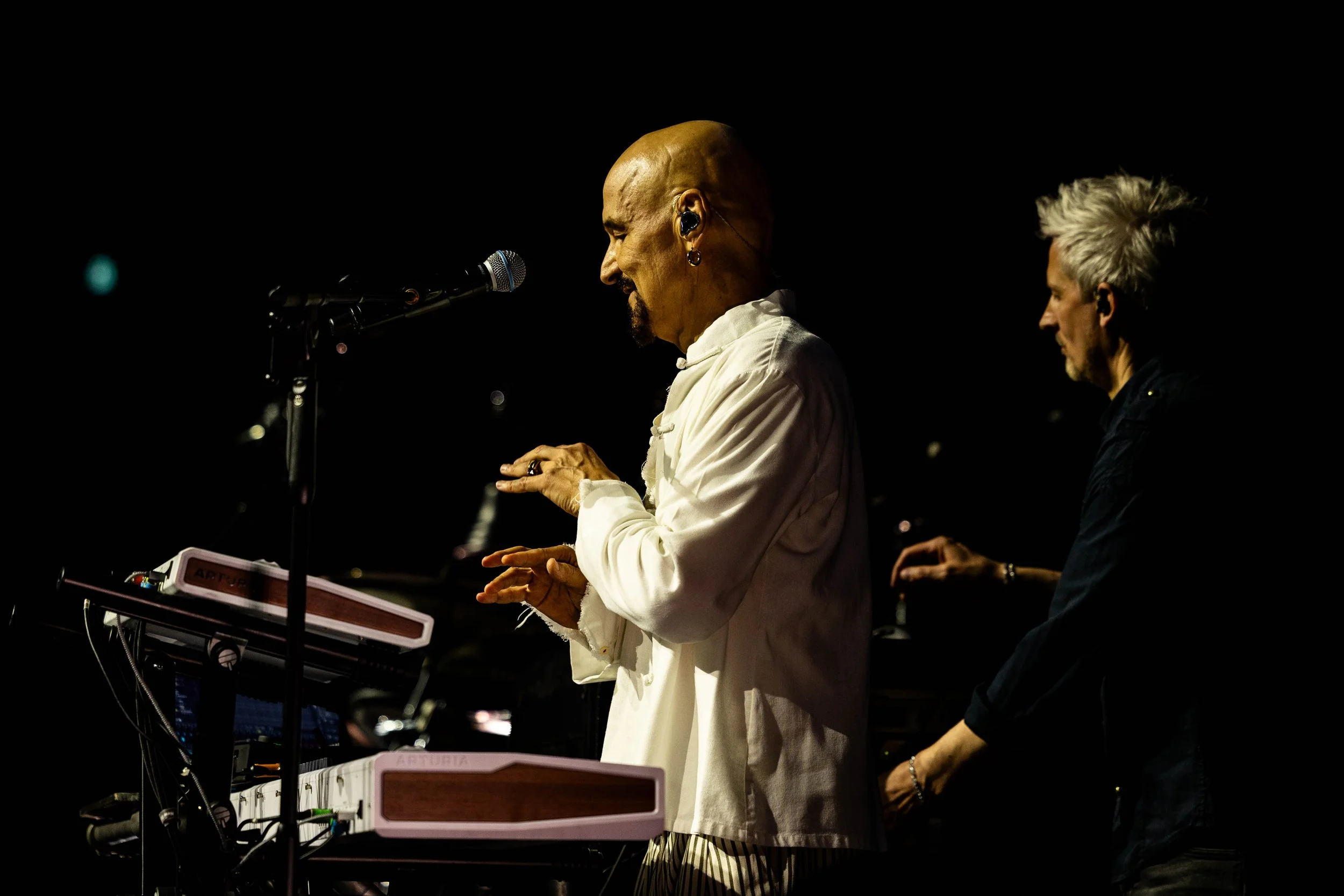 2026-04-18 James Manchester SHOW - Ehud Lazin (114).jpg