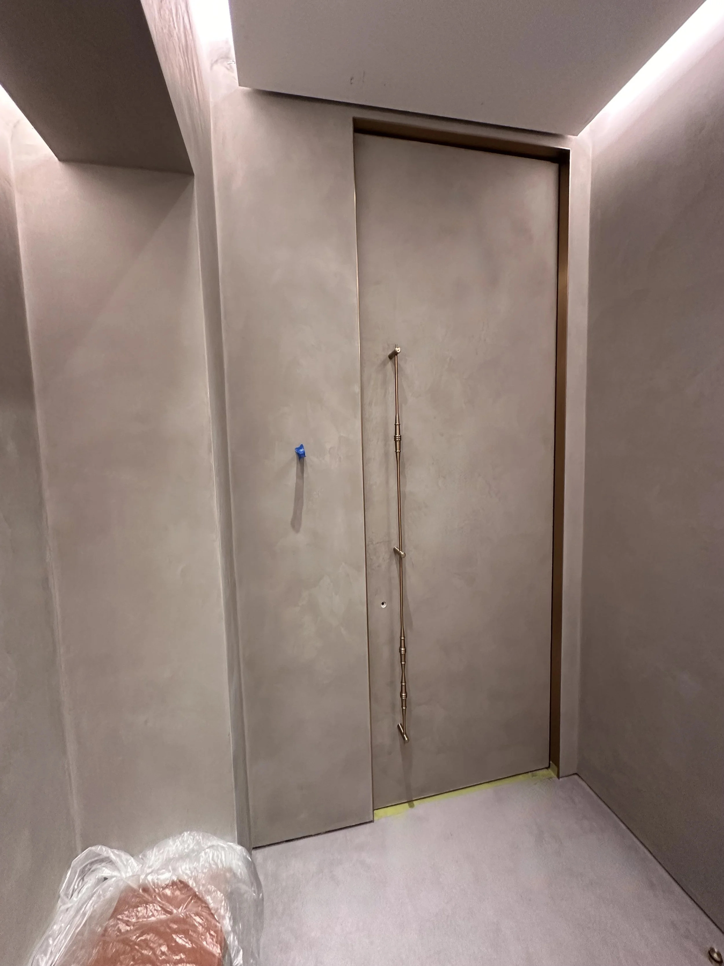 The Loewe fitting rooms were finished in a refined Marmorino Fine plaster, creating a smooth, elegant surface with subtle movement and depth. This traditional lime-based finish enhances the sophisticated aesthetic of the space while maintaining a tim