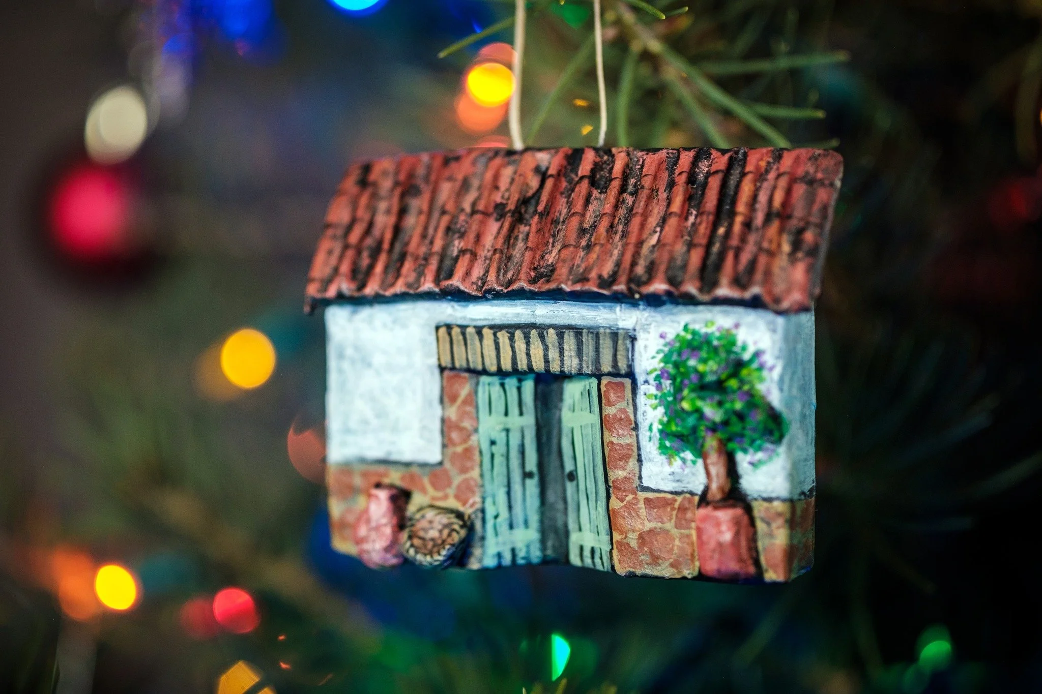 Each sculpted ornament is painted by hand by Diana Buitrago of Tinjac&aacute;, Boyac&aacute;, making every piece truly one-of-a-kind. Their success over the Saint Kate Holiday Market last weekend speaks to their charm! With only a limited number stil