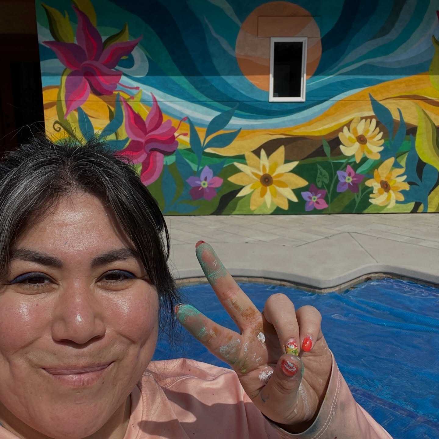 Lake Chelan mural rooted in Pacific Northwest vibes 🌼. 

#PNWartist #onesevennine #LatinaMuralist