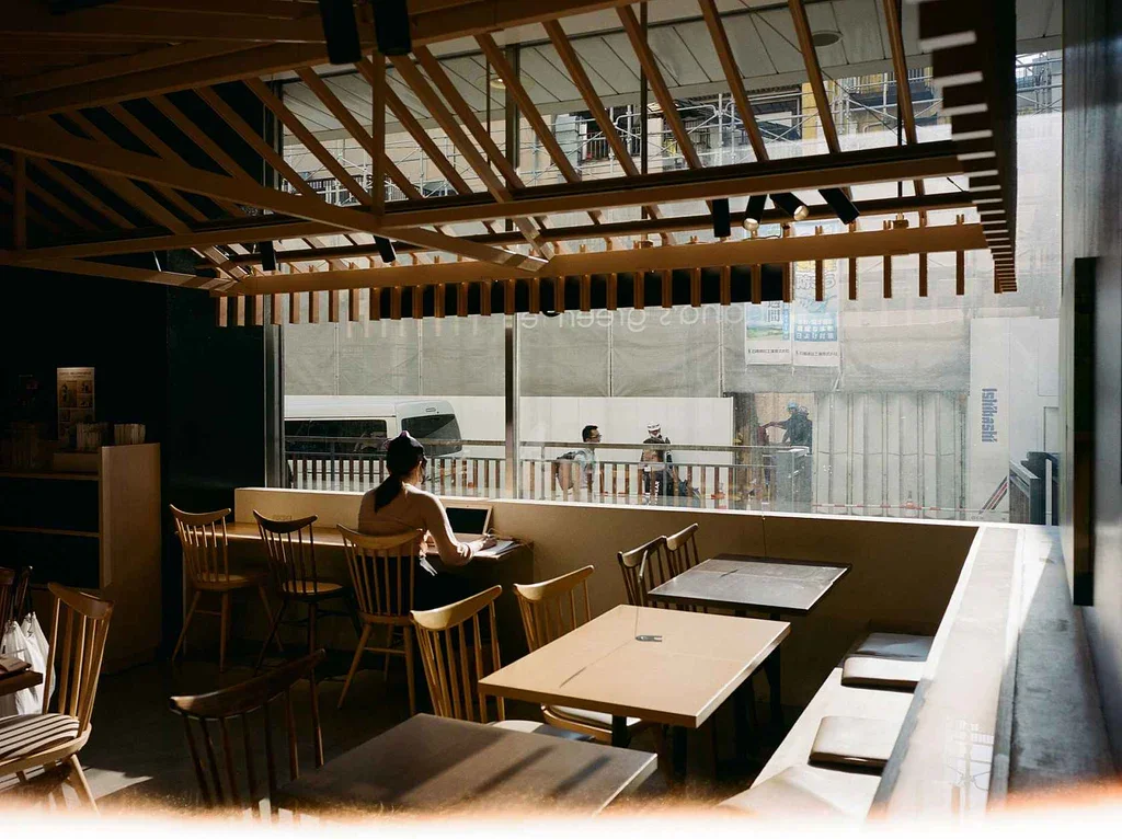 kodak-ektacolor-film-pro-400-sample-image-study_1024x1024.jpg.webp (Copy)