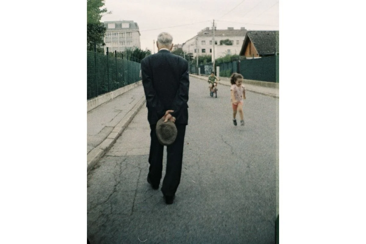 vie__lucia-tarozzo__staff__lomomatic-110__lomochrome-color-1992-sun-110-film__009.jpg (Copy)