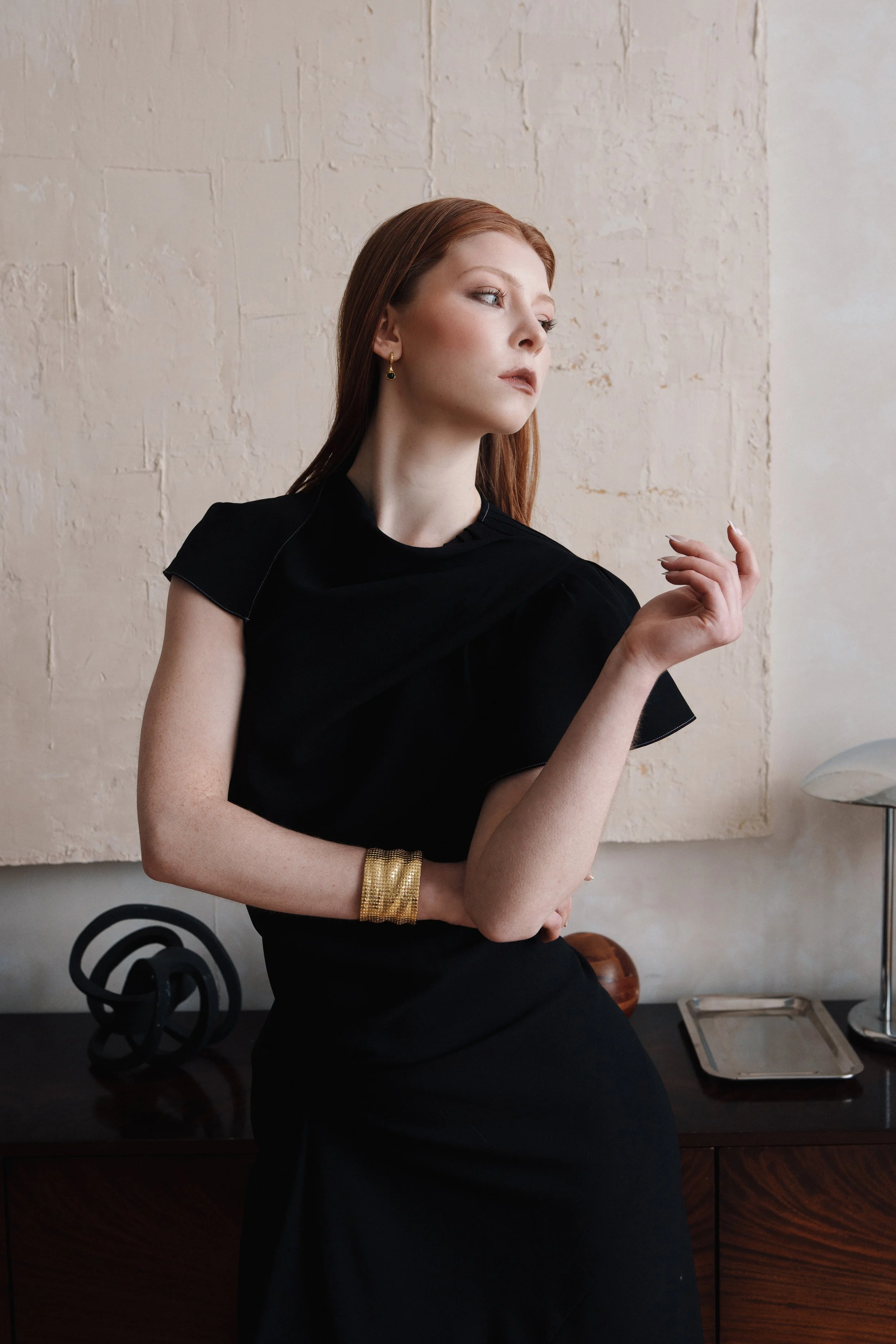 Quiet luxury, Lived In

Through sculptural forms and relaxed movement, a softer kind of luxury comes through. Clean silhouettes and soft lines create a sense of ease, where fashion feels at home in everyday life

Art direction: @chic_and_the_city
Pho