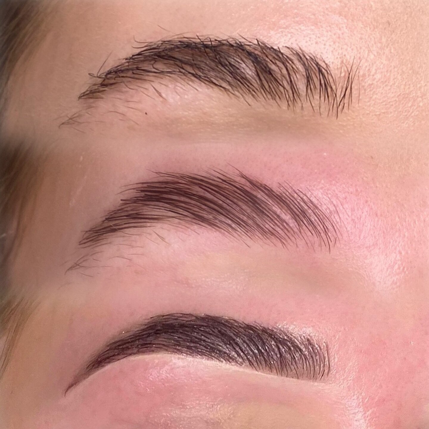 In love with the process and creating brow magic 😍🫶🏼✨

A Brow Lamination, Hybrid dye &amp; Sculpt from the very start to the finished end result 👏🏼 

A Brow Lamination is the perfect option for thin, sparse or naturally curly brow hairs giving y