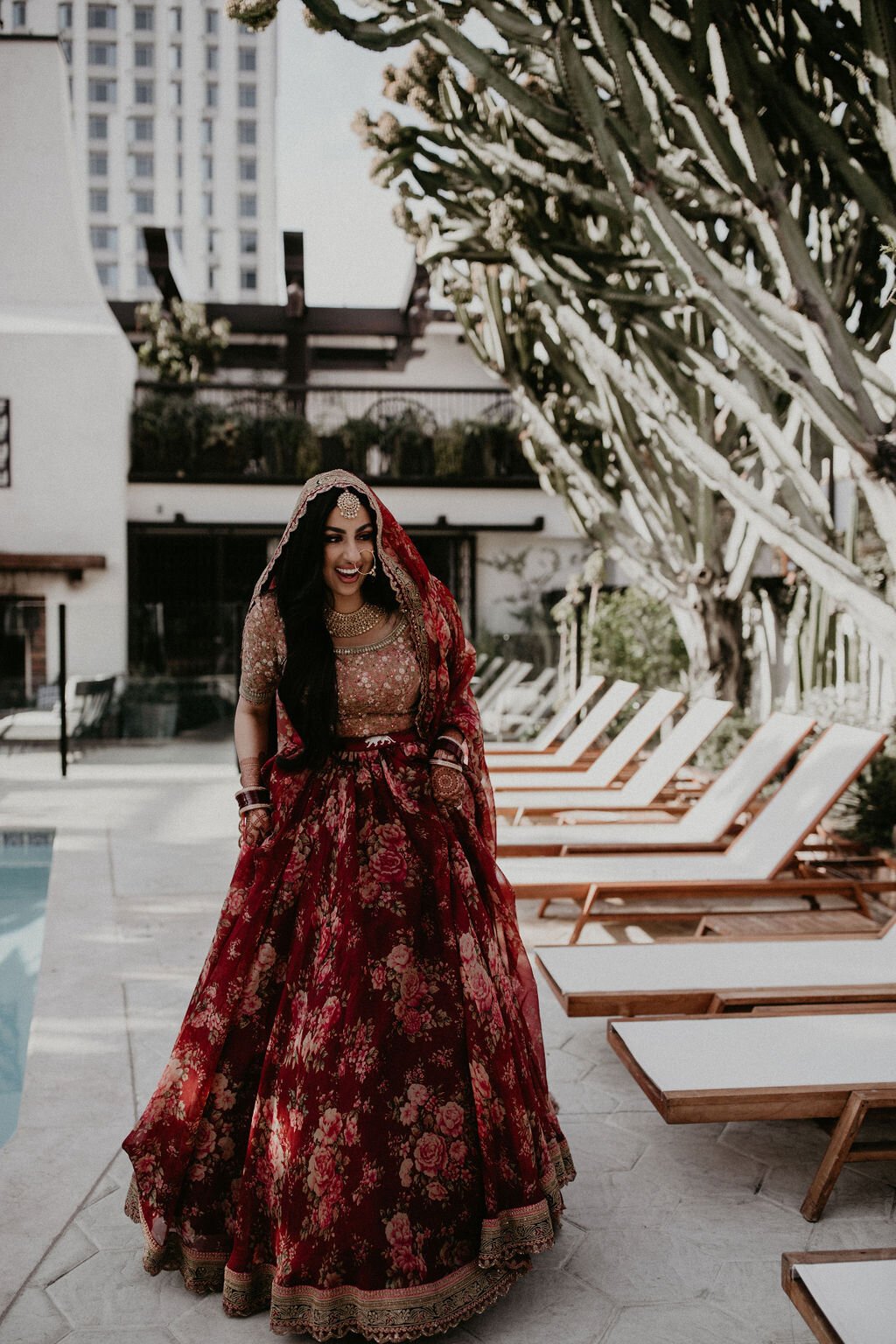 bride getting ready for wedding in downtown LA (Copy)