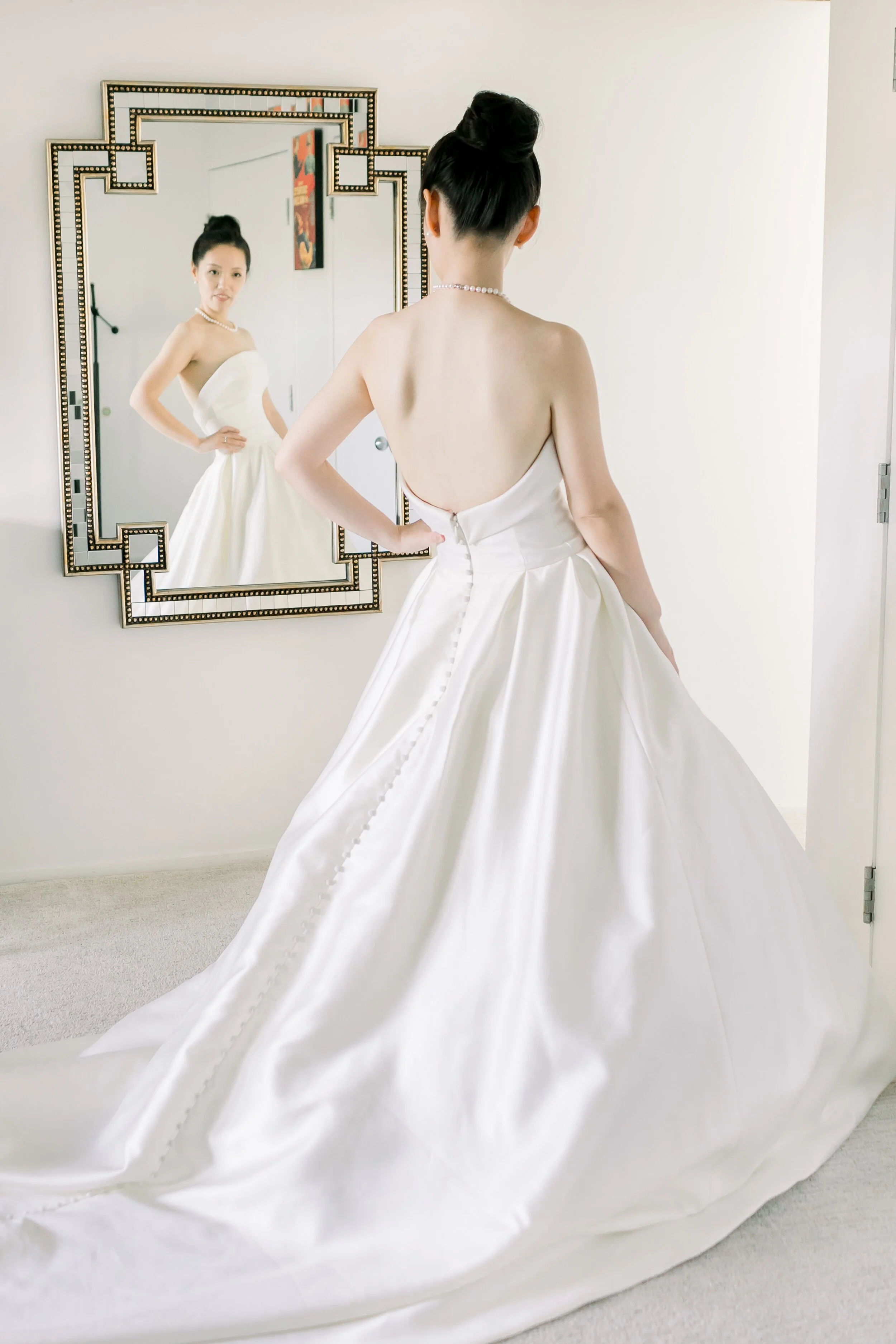 getting ready photo's with bride's effortless hair and makeup look