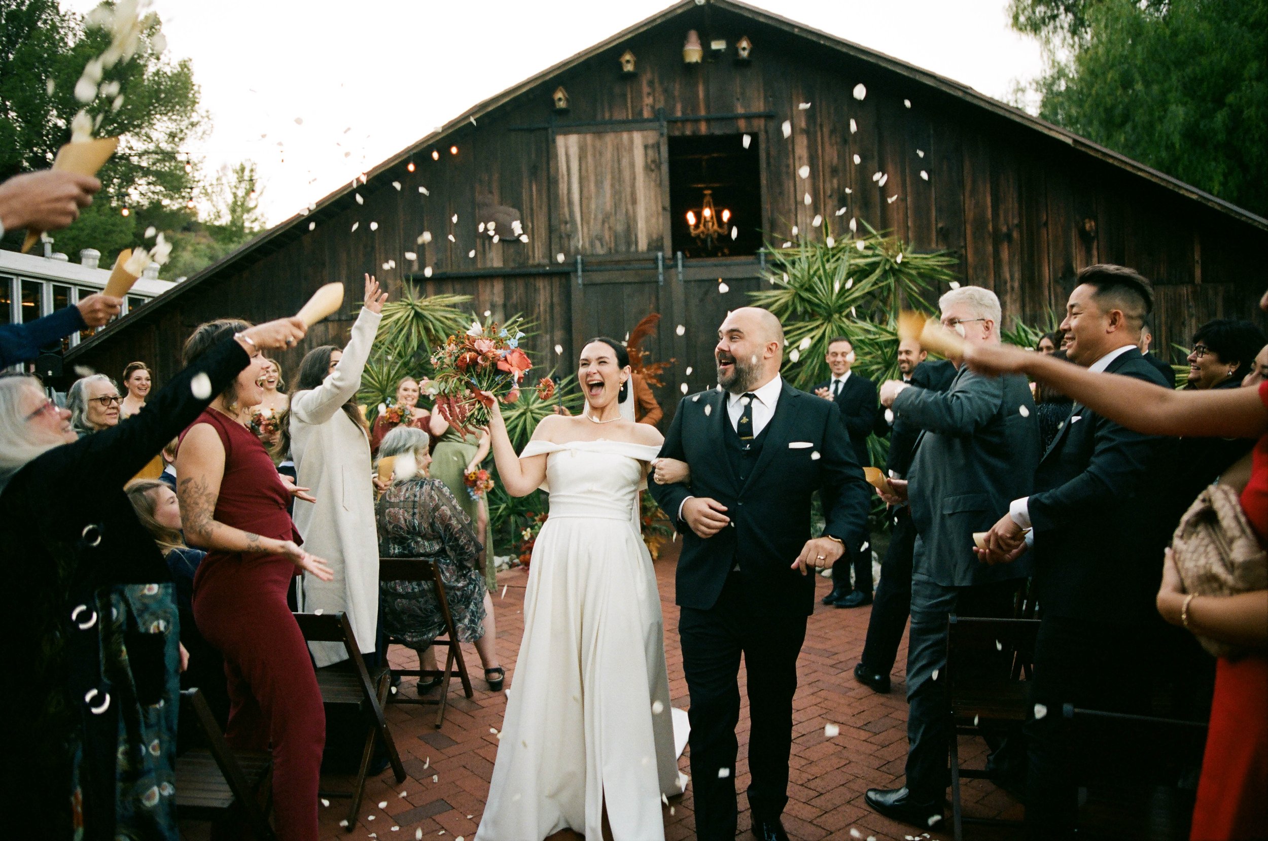 couple chooses to get married at the stonehurst in los angeles, california