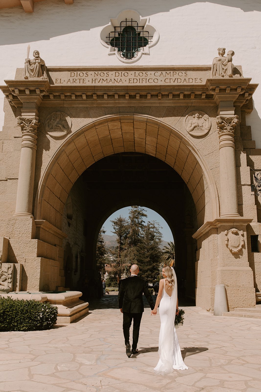 intimate and small wedding ceremony at the santa barbara courthouse