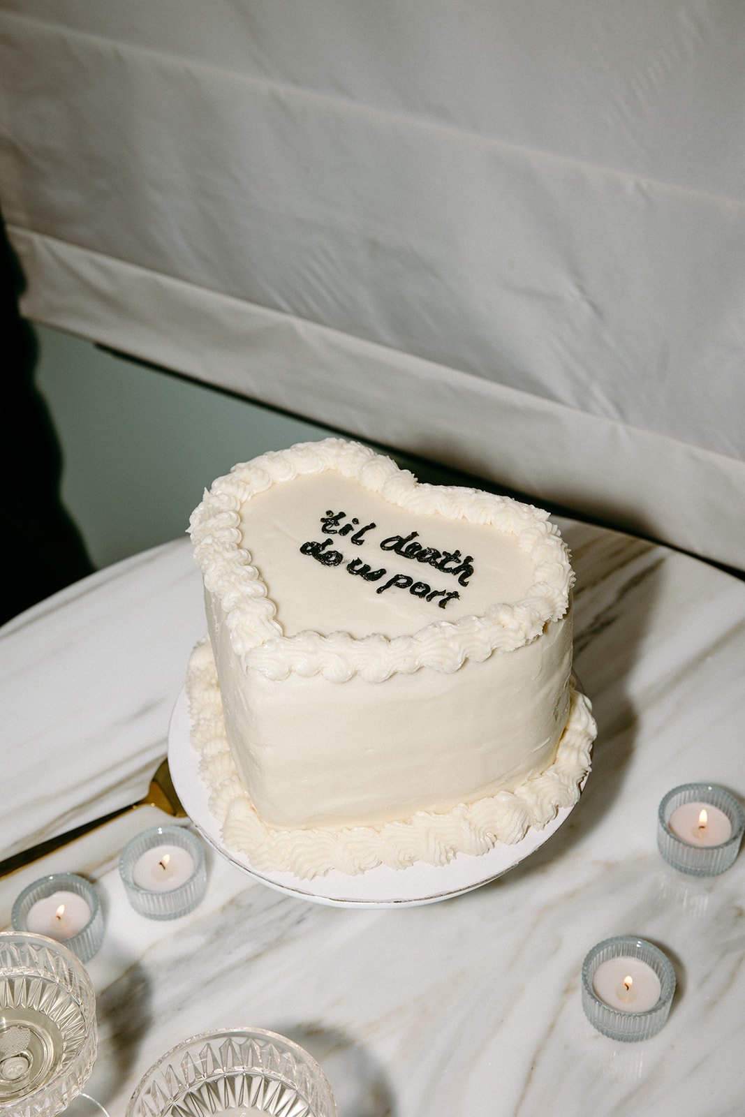 wedding cake reads: "til death due us part"