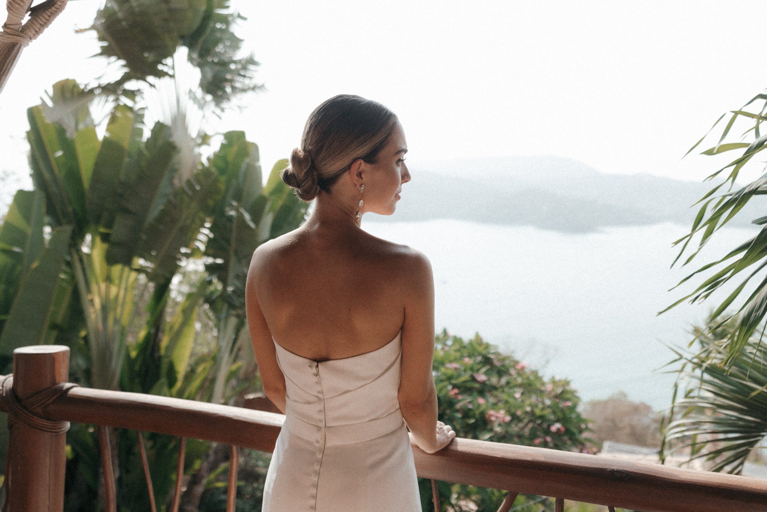 bride from florida plans the chic and tropical destination wedding of her dreams in zihuatanejo, mexico