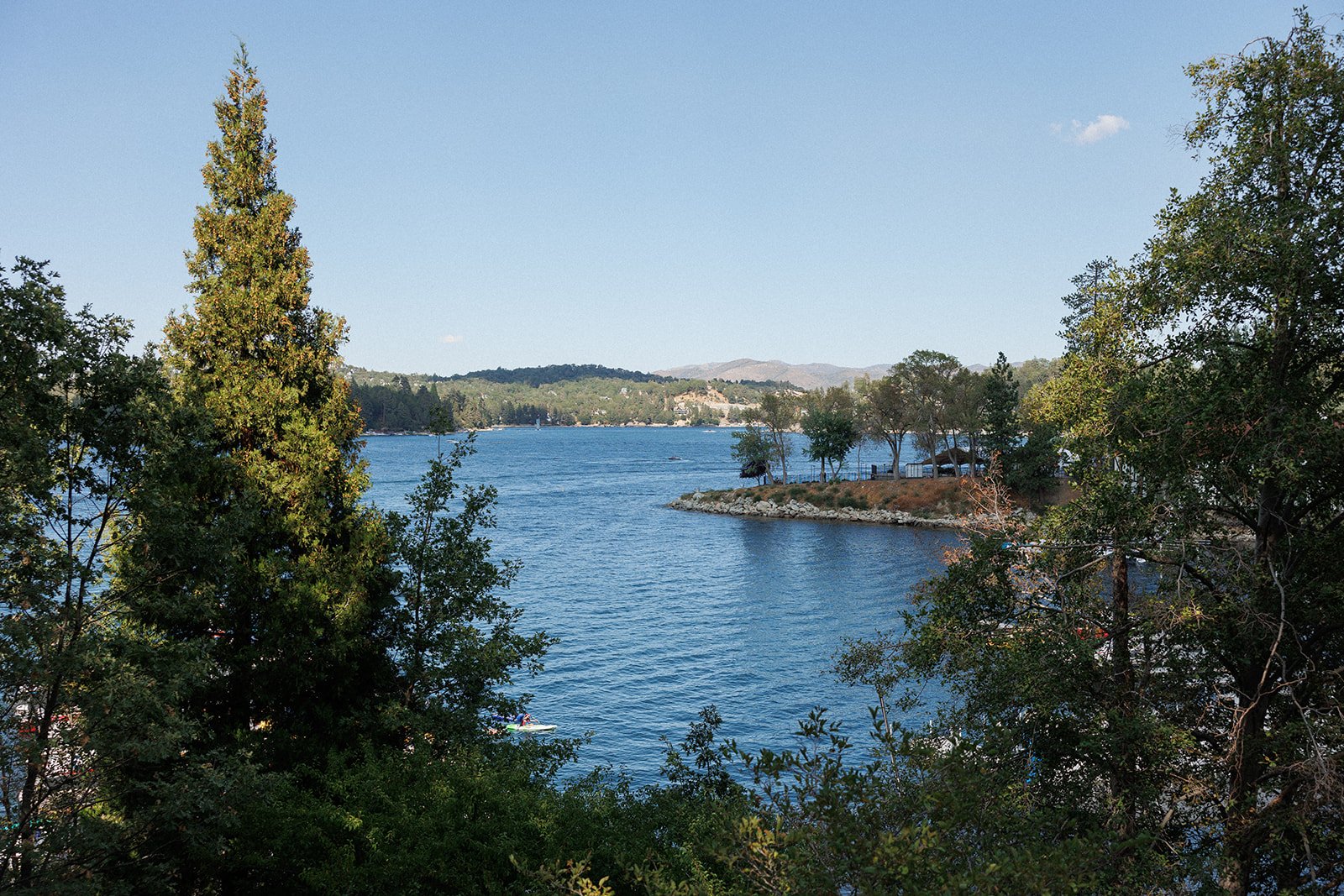 beautiful summer wedding at lake arrowhead resort