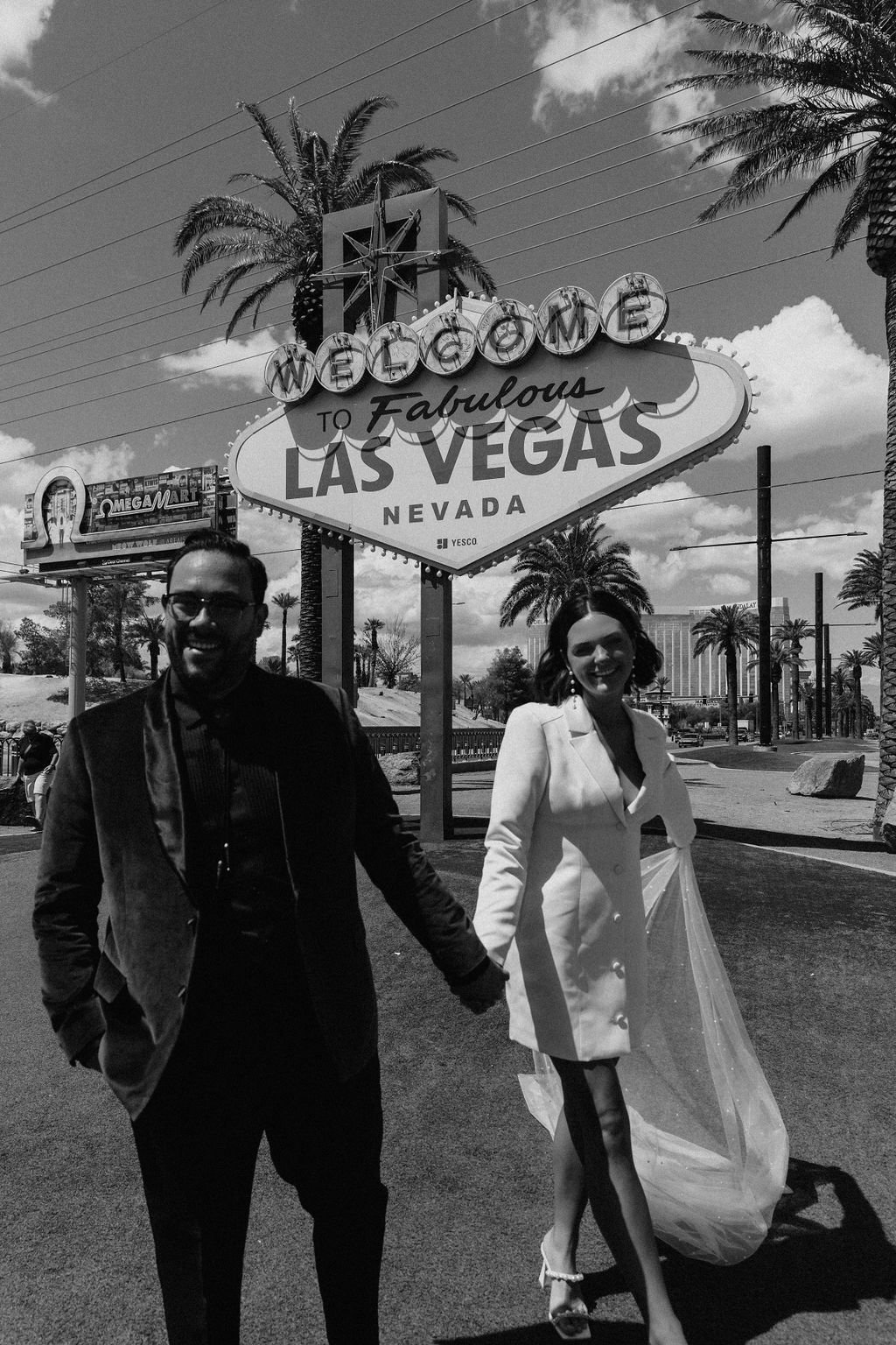 bride and groom fly across the county to elope in vegas with elvis