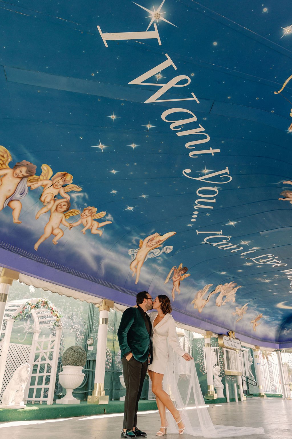 fun and cliche las vegas wedding at the little white wedding chapel