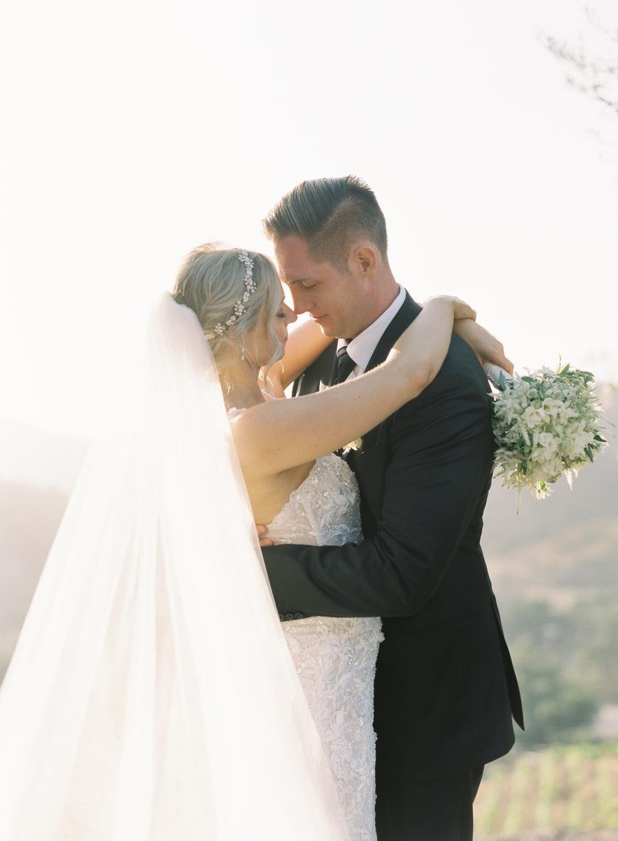 romantic and elegant wedding on the cliffs of malibu canyon at cielo farms