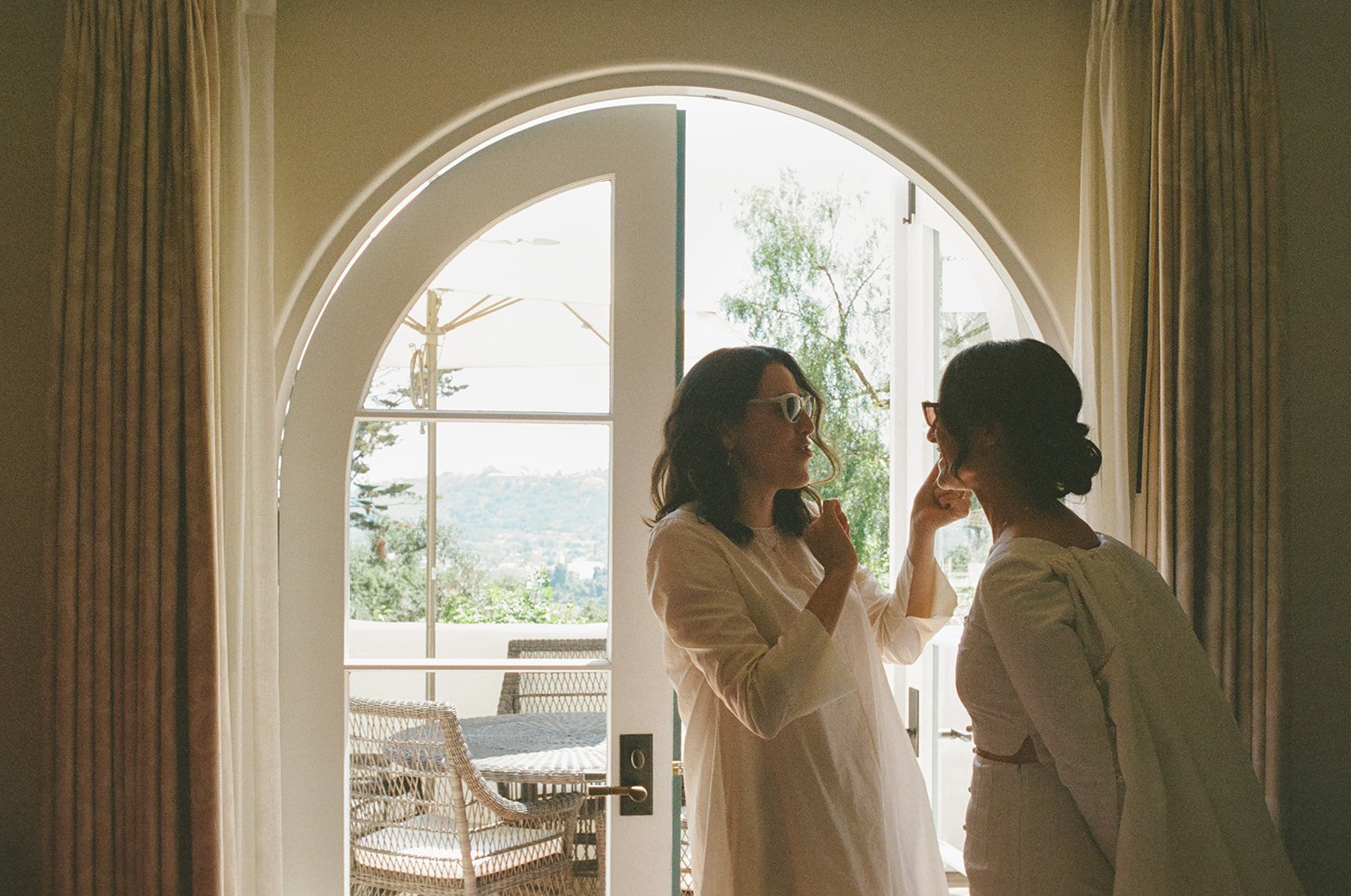 two brides plan the perfect coastal santa barbara wedding, getting ready at el encanto