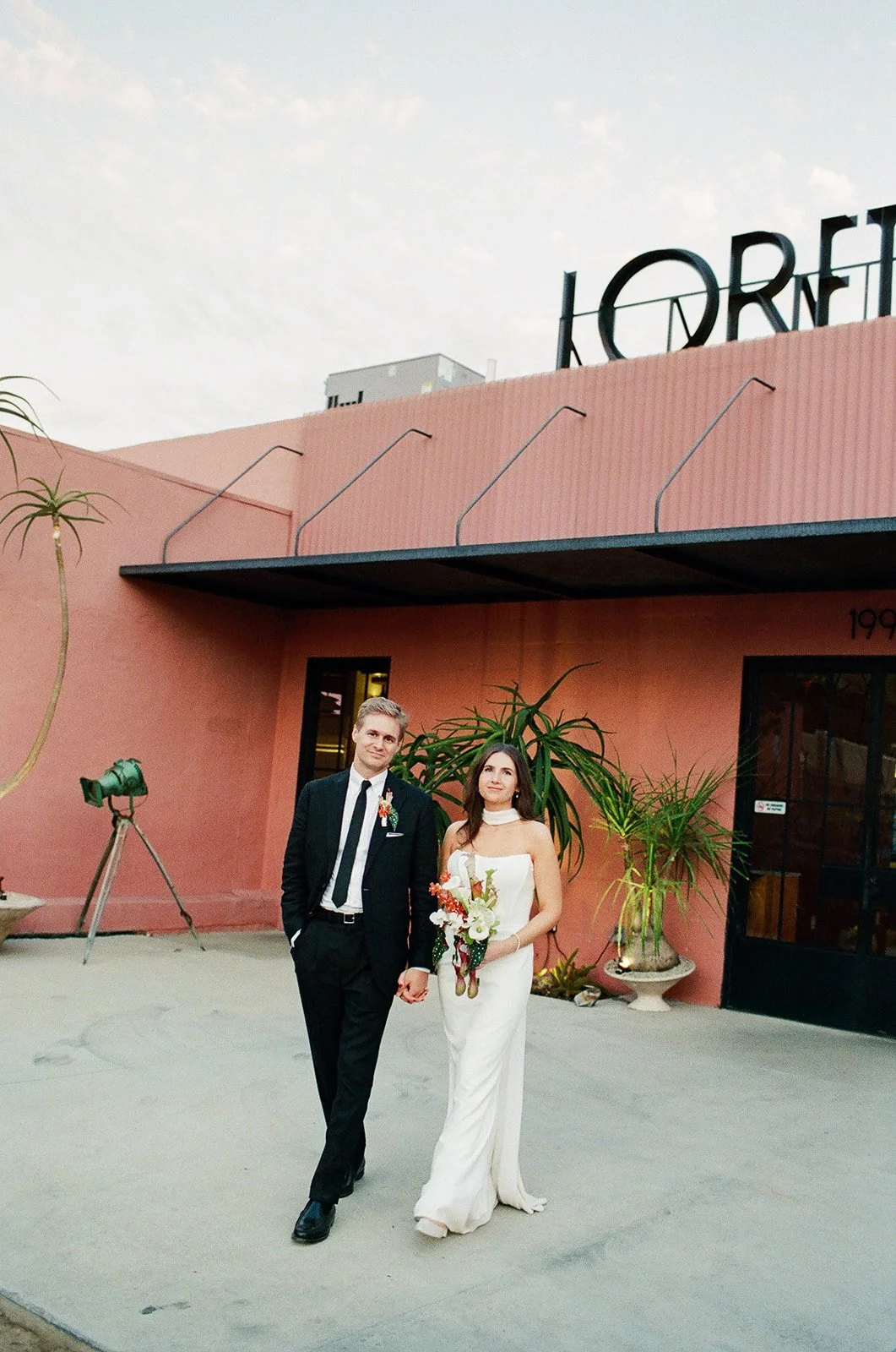 loreto in frogtown los angeles was the best wedding venue for this local couple