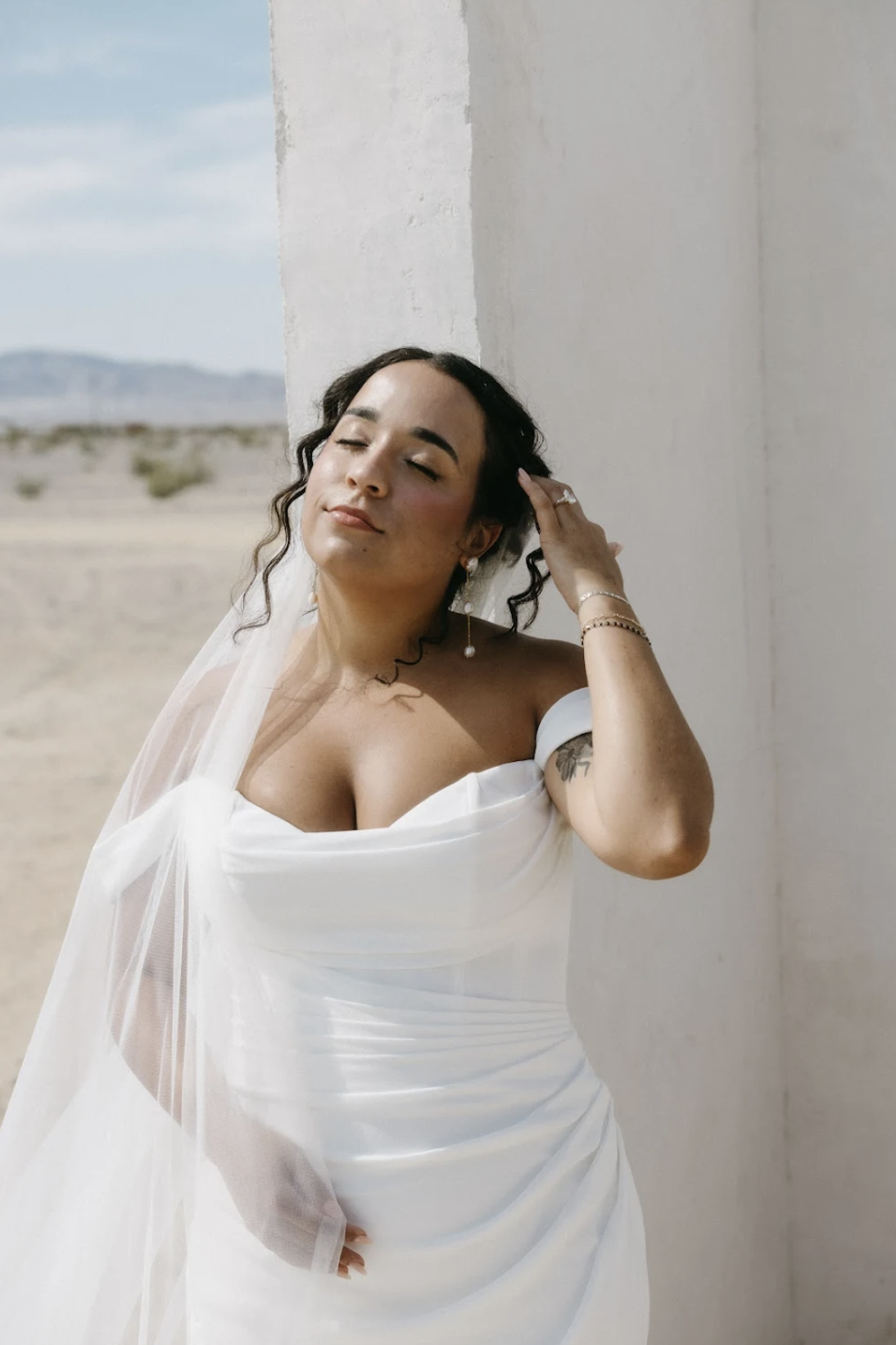 Airbrush makeup is lightweight and applies as a thinner, more even layer than traditional foundation, it doesn't settle into fine lines or wrinkles 