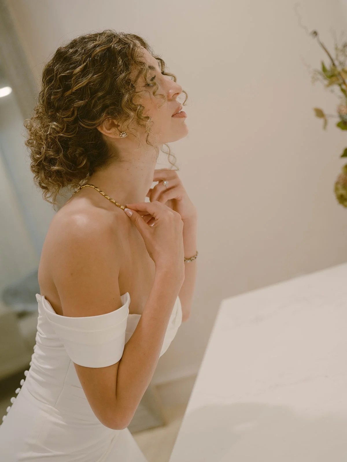 bride embraces naturally curly hair for her bridal look. Emily Lynn &amp; Co. executed the bridal hairstyle of her dreams.