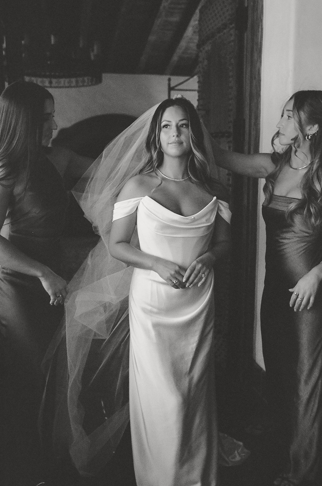 bride gets ready for her quail ranch wedding in simi valley, california