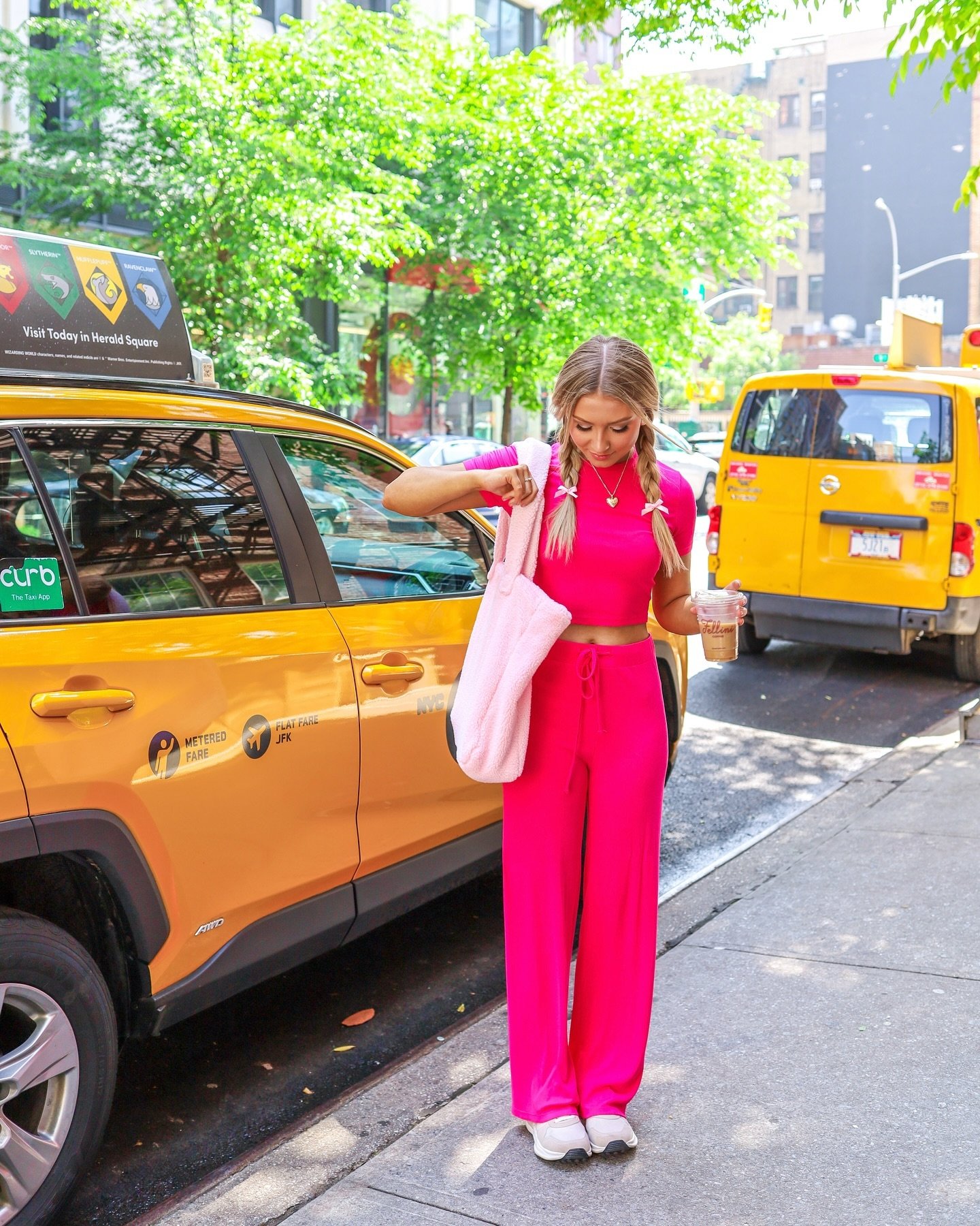 spotted: a pink blob on the streets of nyc💖🚕☀️
&bull;
(swipe to see wills non-stop photo taking😅😂) my may favorites just went live on my blog, &amp; you KNOW this pink set is on there!🩷 so cozy &amp; the perfect set to look put together🫶🏼 chec