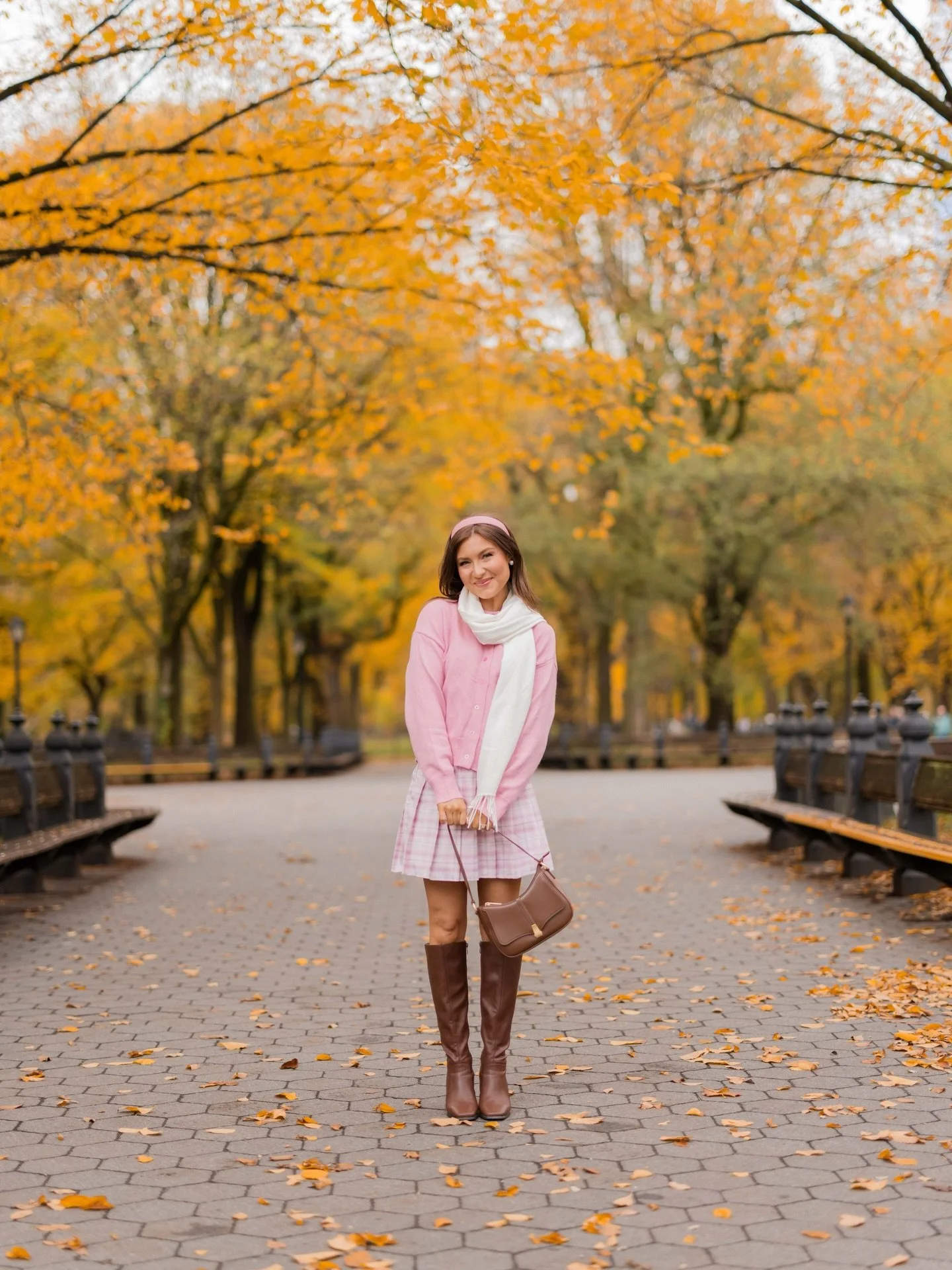 Autumn in New York just feels like a warm hug🍁💗
&bull;
Happy Thursday! Everything I&rsquo;m wearing is from Amazon and I have loved curating last minute outfits (thank you prime!!)✨ Sending warm hugs your way today💋

Comment SHOP below to receive 