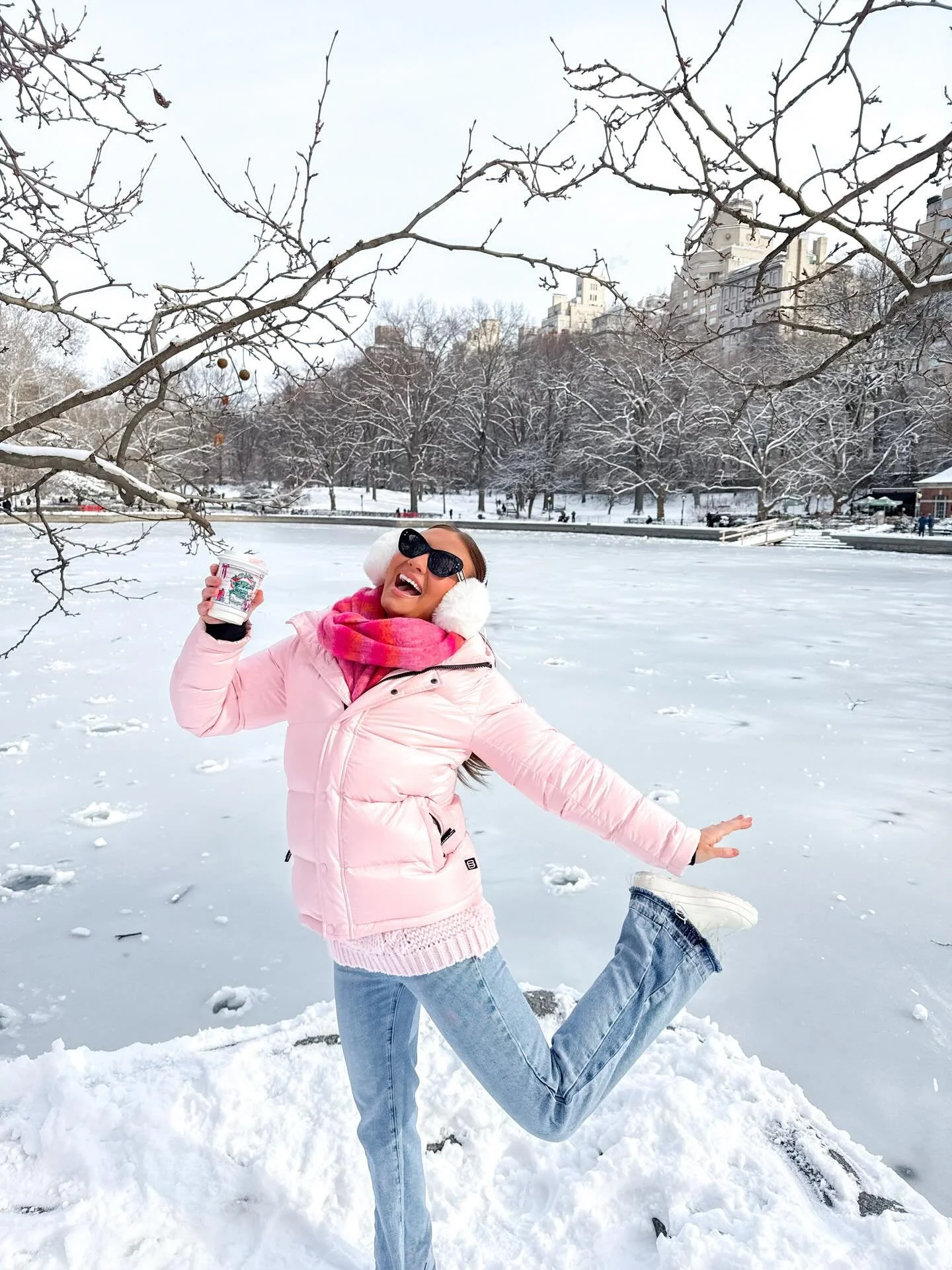 Feeling like Elsa with this winter scene❄️🏙️
&bull;
Just when I thought Central Park couldn&rsquo;t get prettier, snow starts to fall and makes it a movie🥹🫶🏼 I forgot to share these photos from our snow day the other week! We had the perfect morn