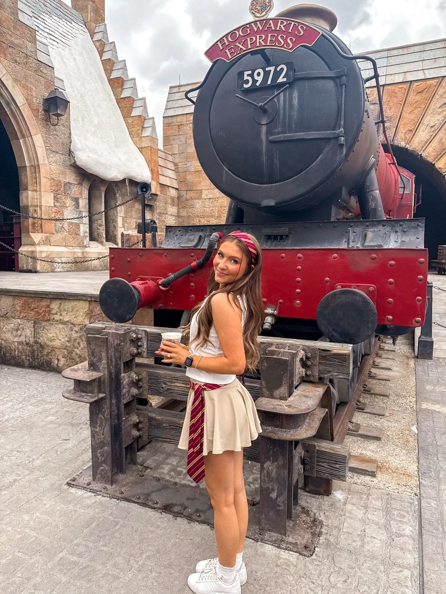 Is this a good time to tell you that I&rsquo;m a Slytherin?🍻🐍
&bull;
My Universal Island&rsquo;s of Adventure vlog just went live on my YouTube channel!🌎 Hang out with me and Will as we spend half a day at the theme park✨

Comment SHOP below to re