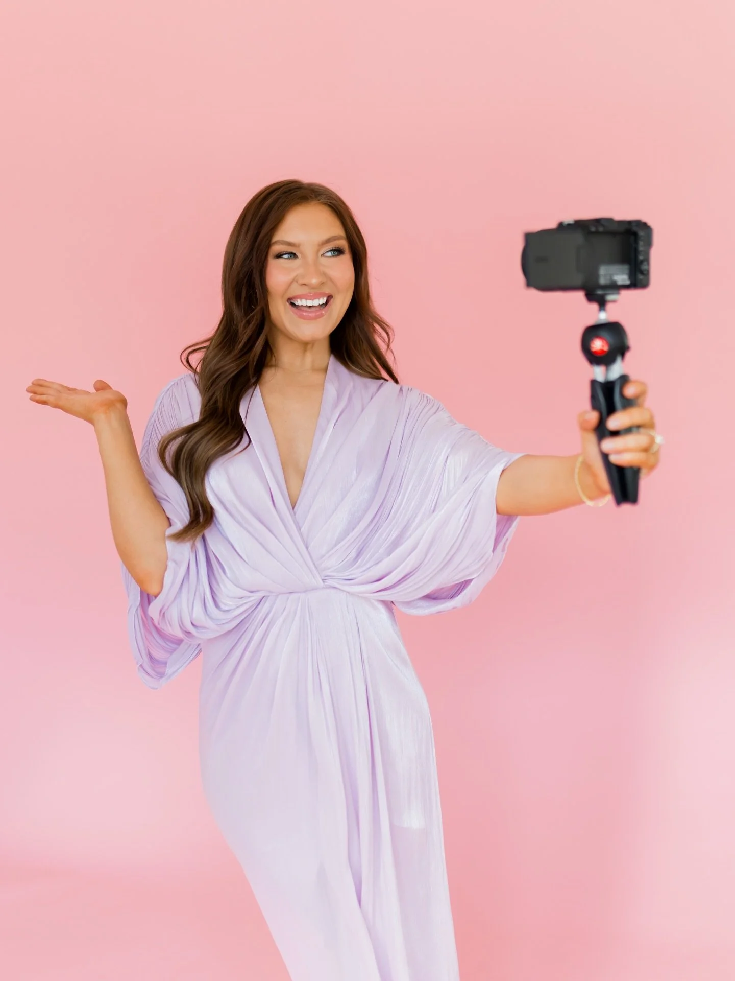 Always better with my camera🎥💜
&bull;
I am currently getting ready for my YouTube master class with @shop.Itk 🥹 This feels so surreal, I&rsquo;m so excited to meet some of you and chat about my favorite social media platform today! Send all the go