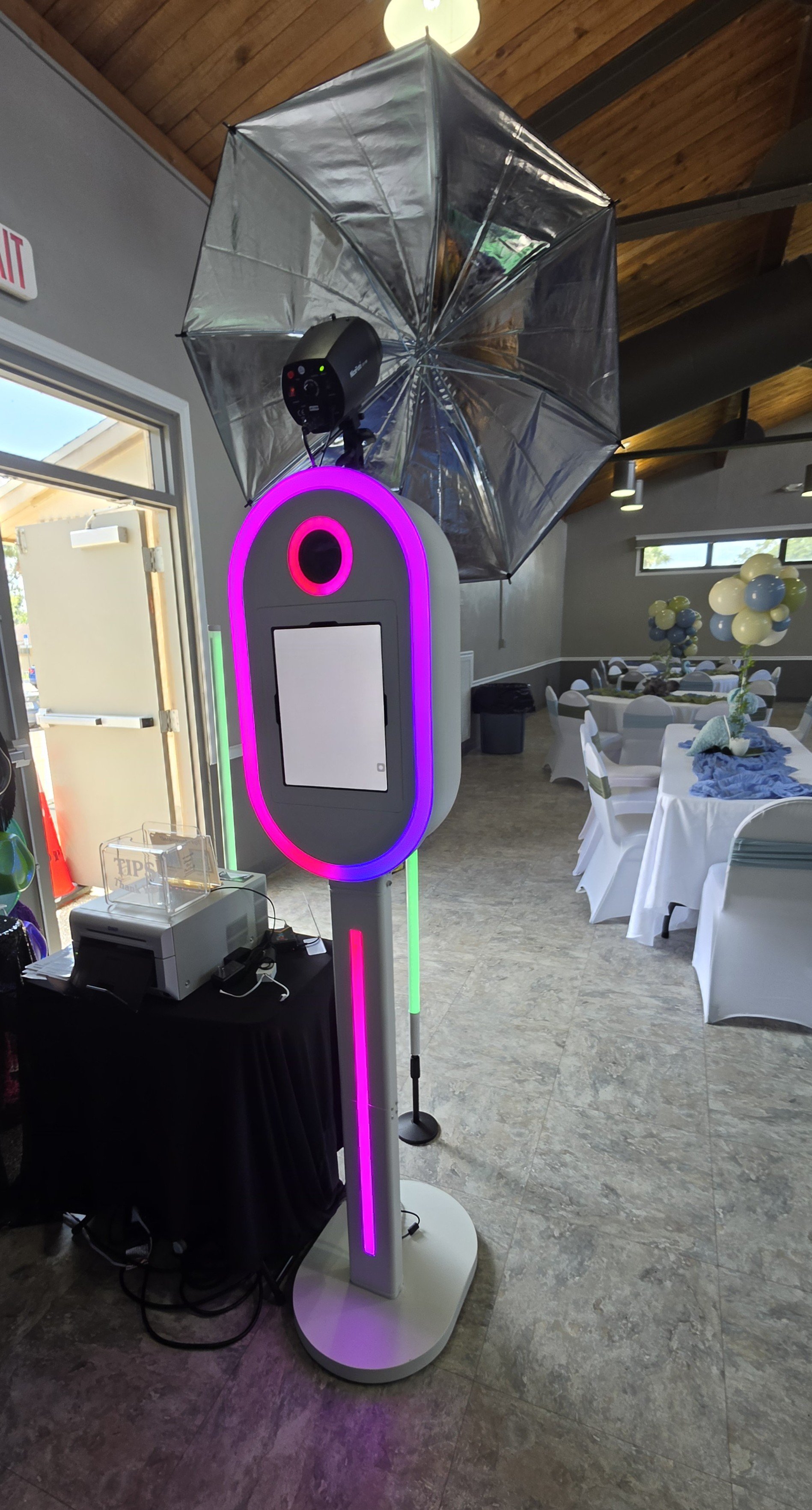 Orlando florida Luxury wedding photo booth. High Quality photo booth for weddings, birthdays, corporate events, and many other type of events. Click the link and get a Free quote on a photo booth service! 
