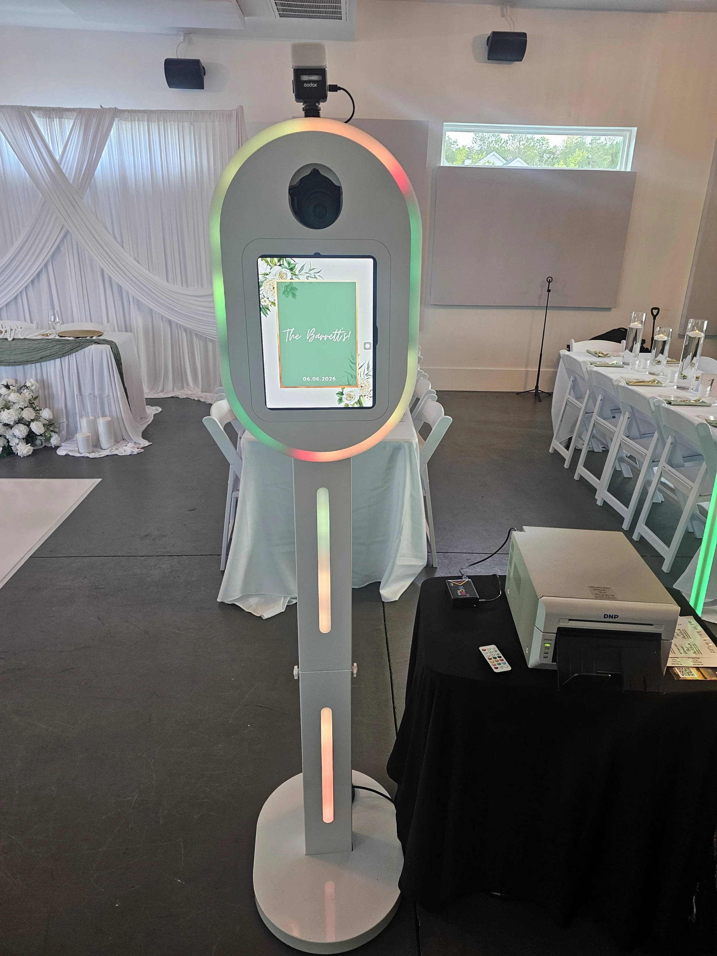 iPad Photo Booth vs. DSLR Photo Booth: How Orlando’s Best Photo Booth Delivers Magazine‑Quality Images