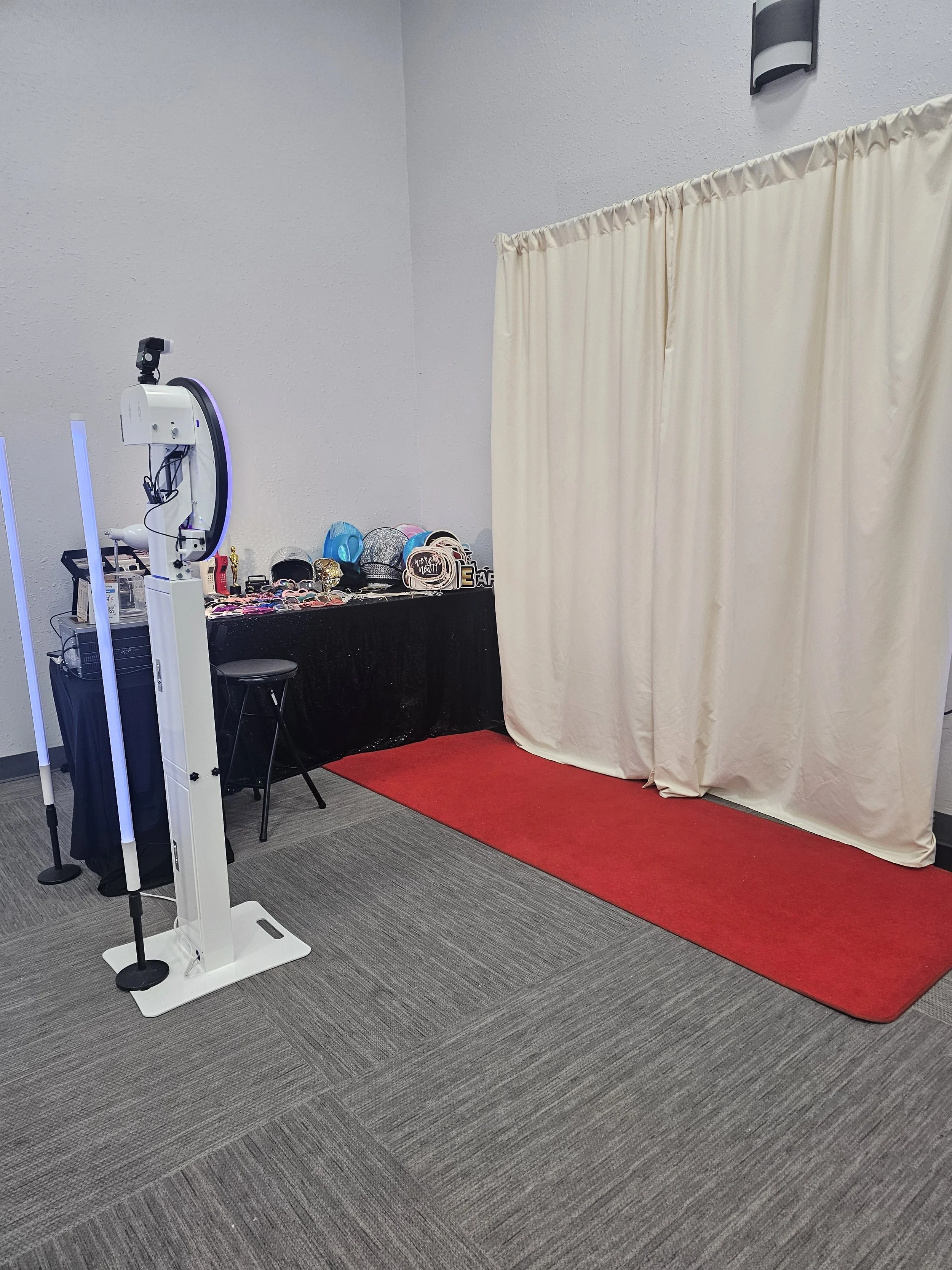 Our sleek and modern The DSLR Party Pro Photo Booth offers a clean, minimalist aesthetic perfect for any event. This affordable digital photo booth rental in Orlando captures high-quality images, GIFs, and boomerangs with instant sharing options.