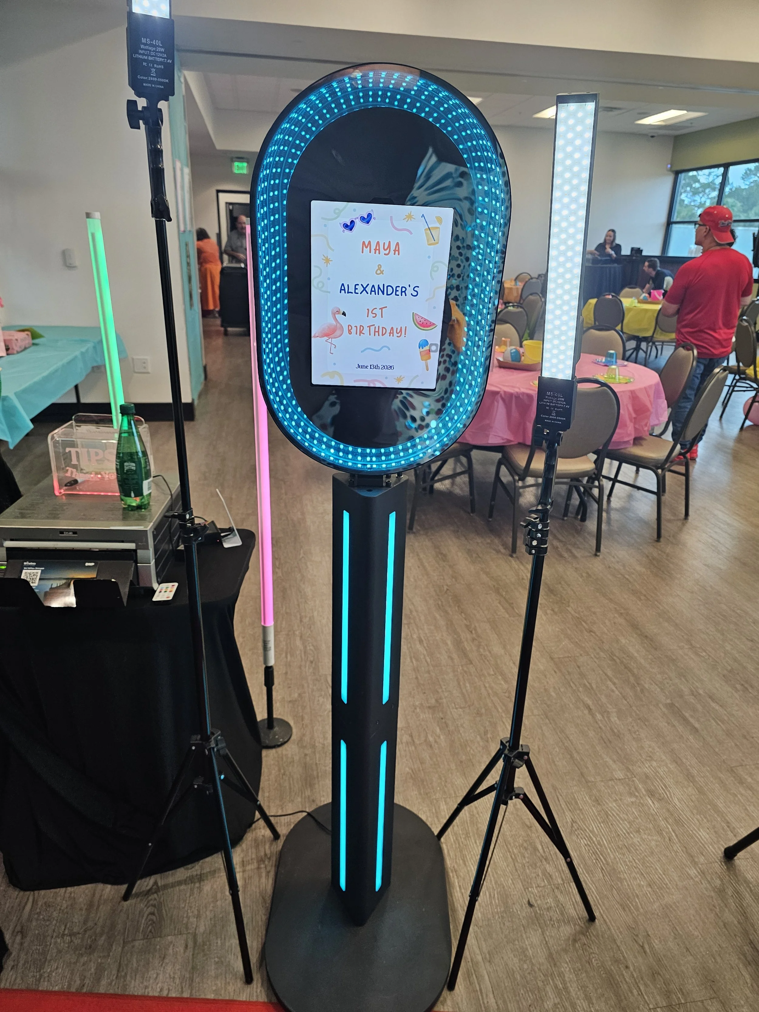 Orlando Florida Luxury wedding photo booth. High Quality photo booth for weddings, birthdays, corporate events, and many other type of events. Click the link and get a Free quote on a photo booth service!