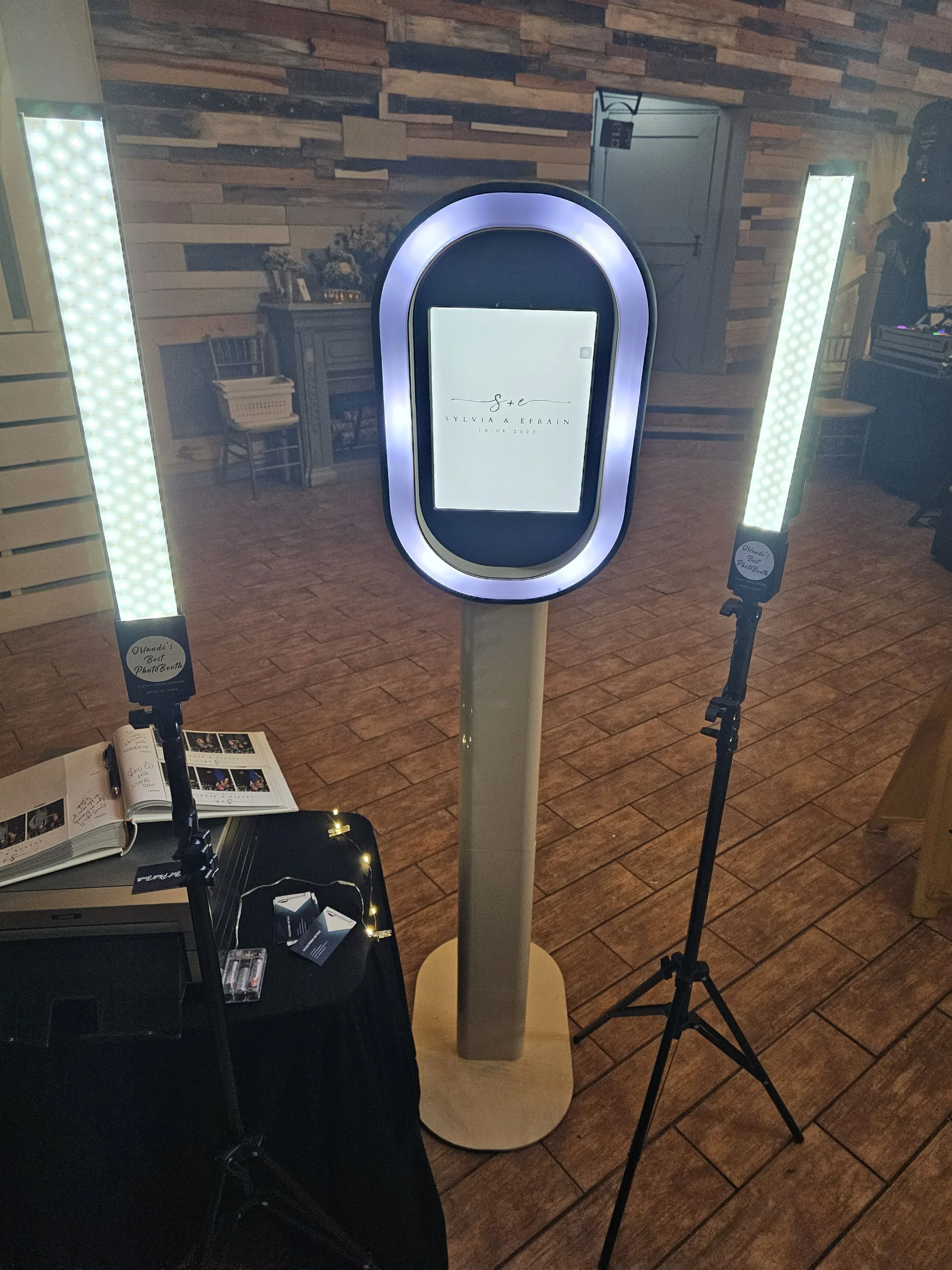 Orlando florida Luxury wedding photo booth. High Quality photo booth for weddings, birthdays, corporate events, and many other type of events. Click the link and get a Free quote on a photo booth service!