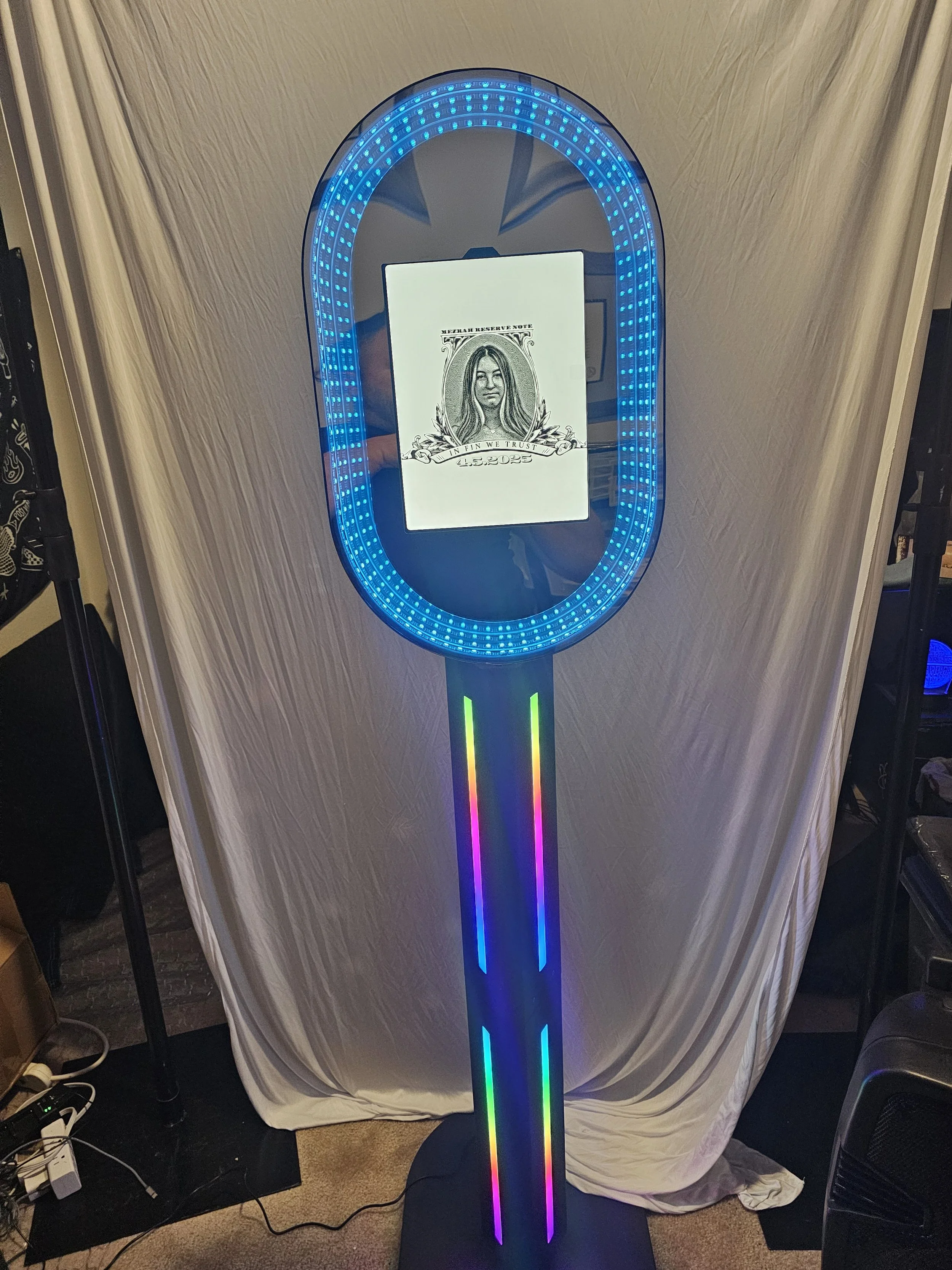 Orlando Florida Luxury wedding photo booth. High Quality photo booth for weddings, birthdays, corporate events, and many other type of events. Click the link and get a Free quote on a photo booth service! 