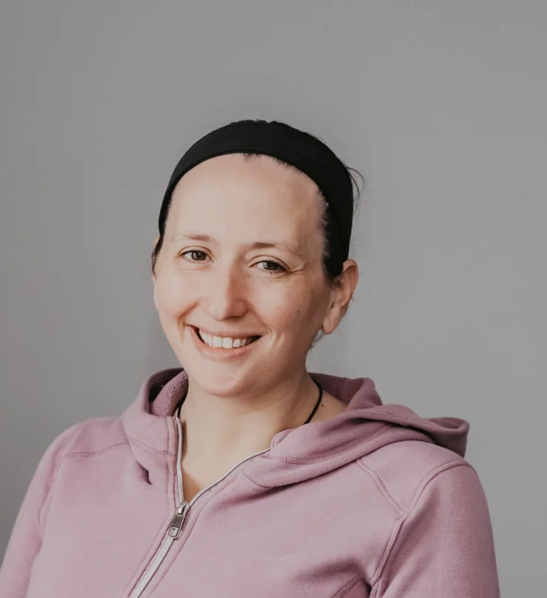 Portrait of Nicole, massage therapist at Water House Wellness.