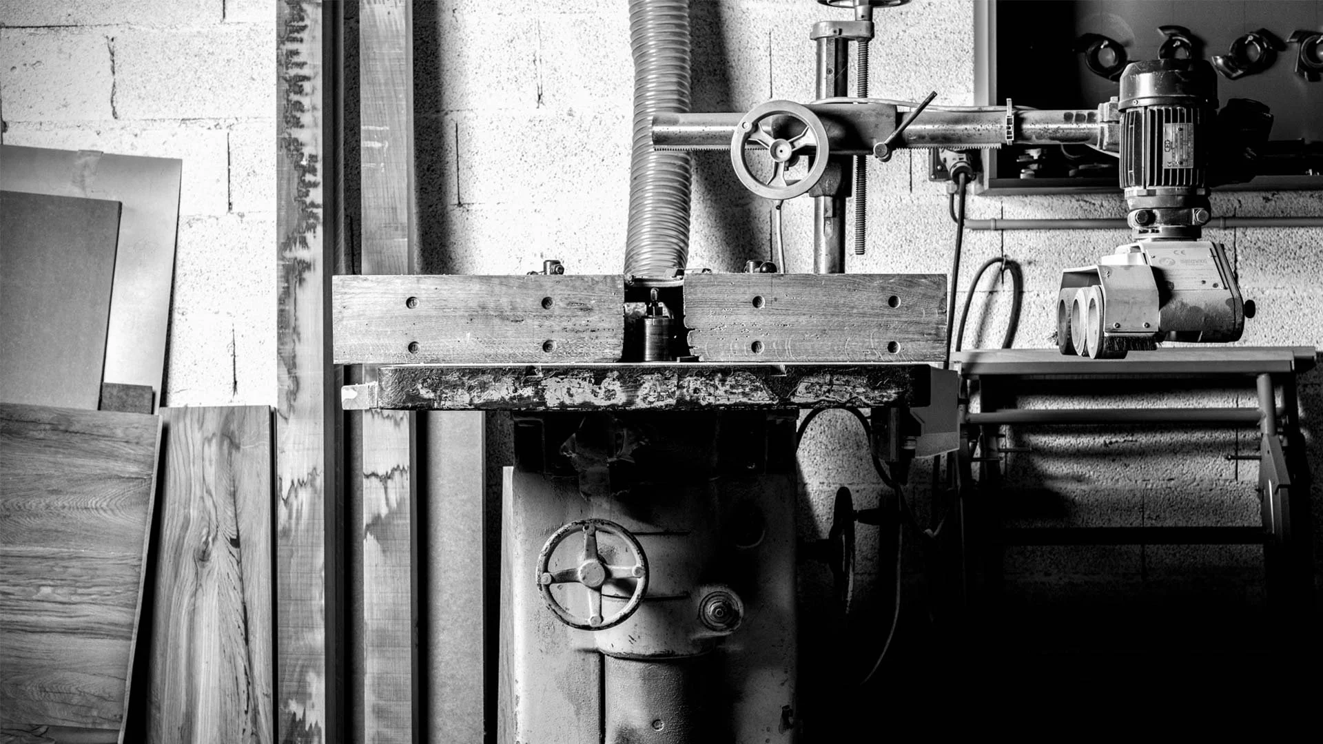 machine-ancienne-decoupe-atelier-ad-agenceur-menuisier.jpeg