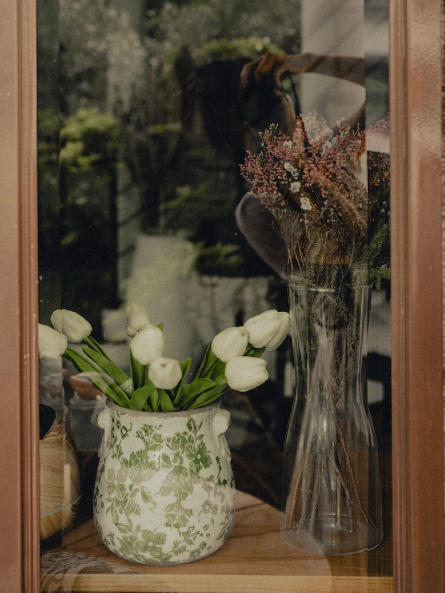 I was standing at the garden last evening with my camera; 
With my camera this morning i stood at the same spots.

Oh how light changes mood, how the flowers tell its tales.

#photographyisart #art #light #life #reflection #photography #colorgrading
