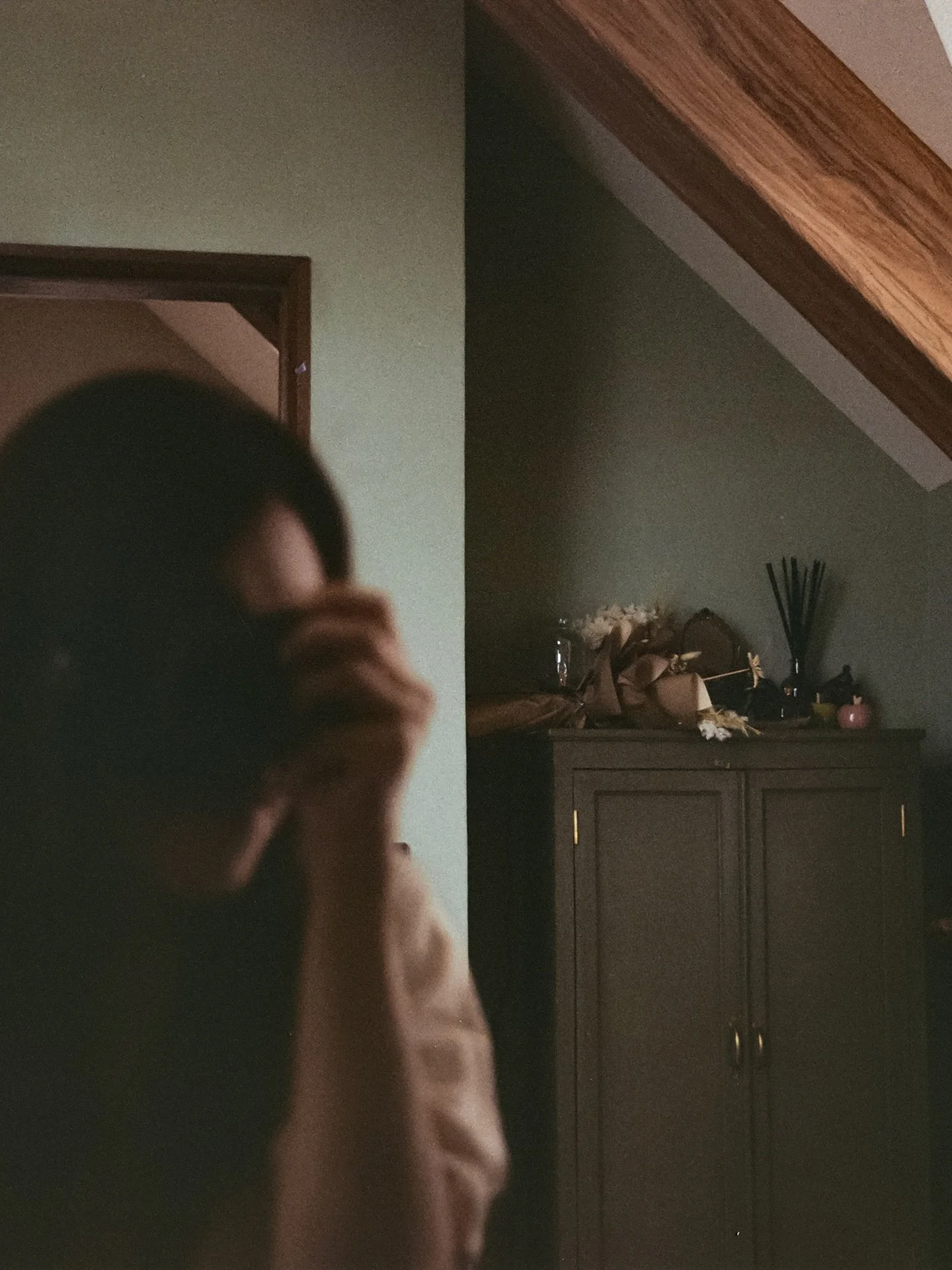 Will you look for me through grainy frames of this year ~

🎞️ @handsonfilm 

#onfilm #selfiesonfilm #35mm