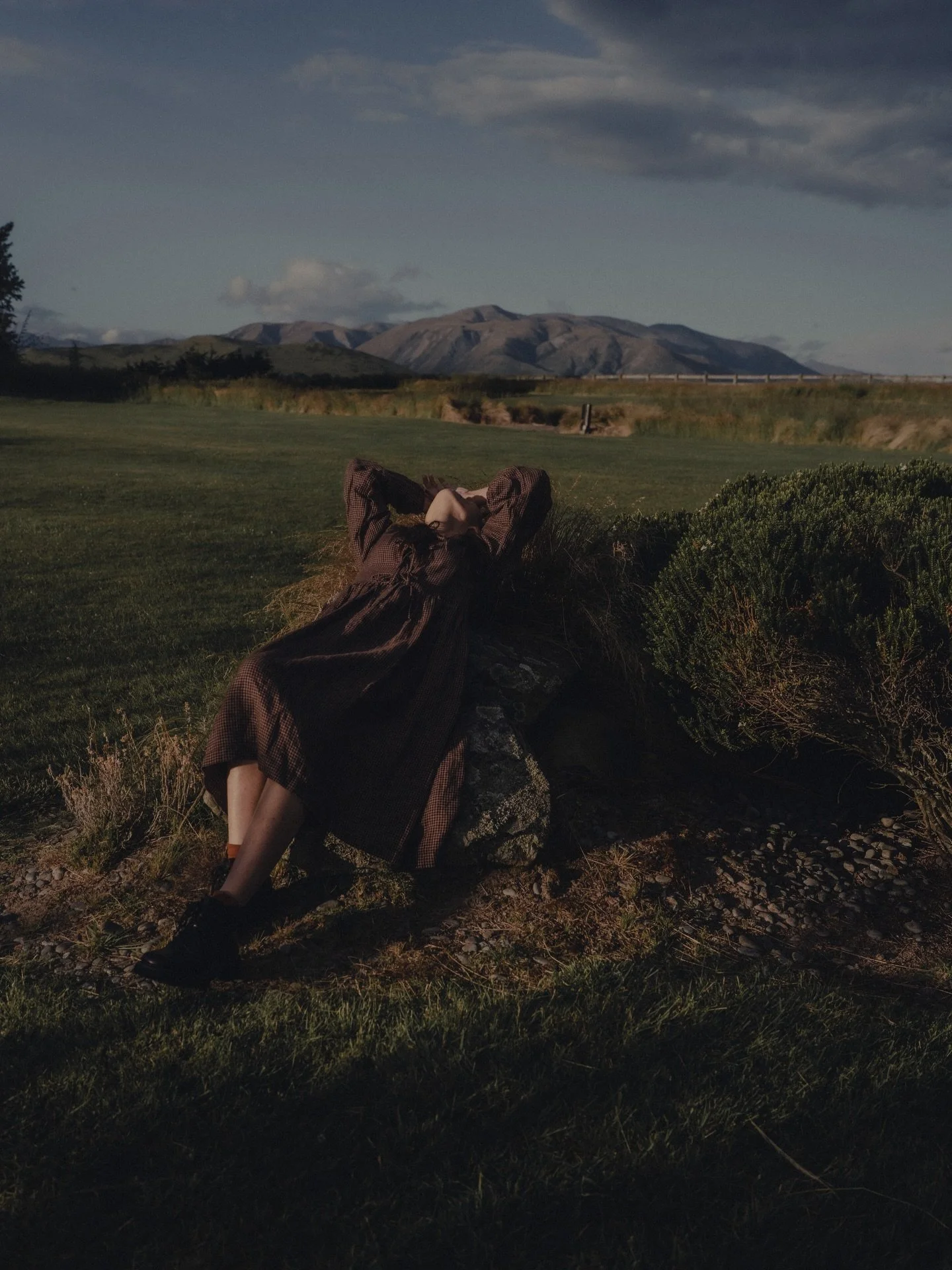 The light . The linen . 

That very afternoon, when the light 
was bright and soft, 
the wind was calm and soothing,
the mountain sits forever 
strong, calm, beautiful 

That same light,
peeps into the house
through the stained window
sitting calmly 