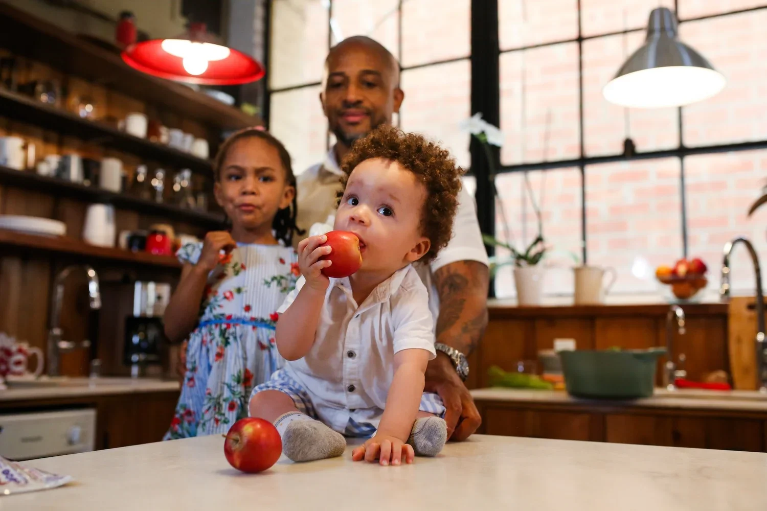 apple+kid+pexels-rodnae-productions-5593070.webp
