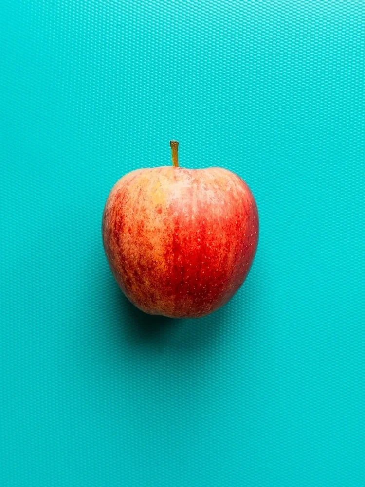 apple+louis-hansel-MardkT836BU-unsplash.webp