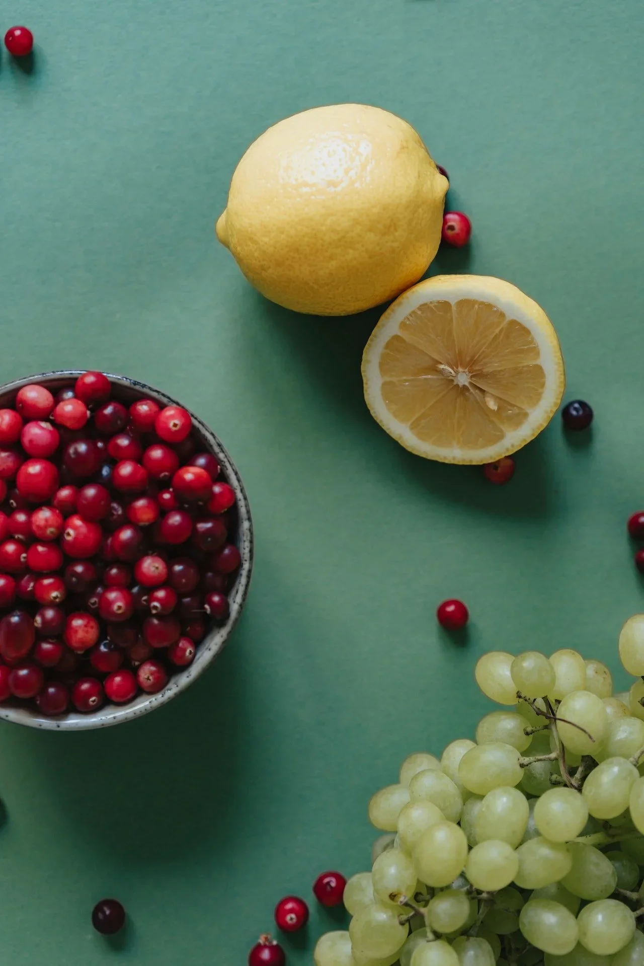 lemon+cranberry+pexels-olia-danilevich-5418665.webp