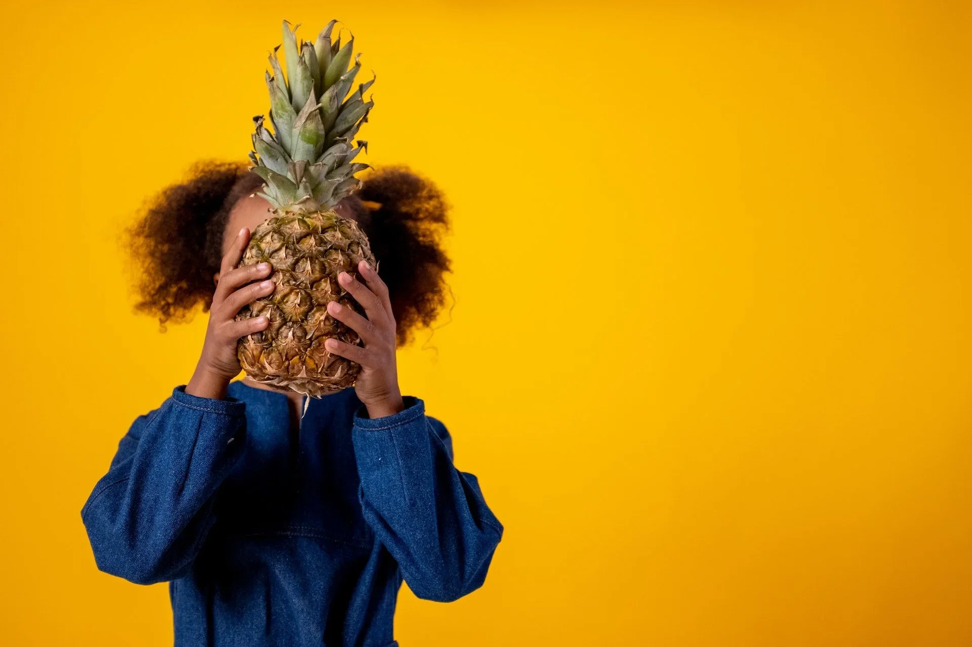 pineapple+pexels-cottonbro-studio-4714772.webp