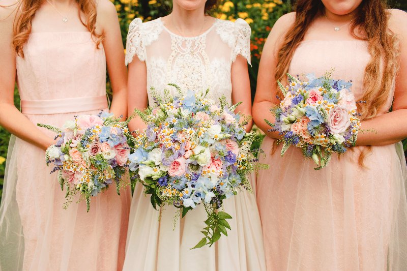 Bridal+and+bridesmaid+bouquets+for+a+springtime+wedding+from+Derbyshire+Florist+Tineke_.jpg