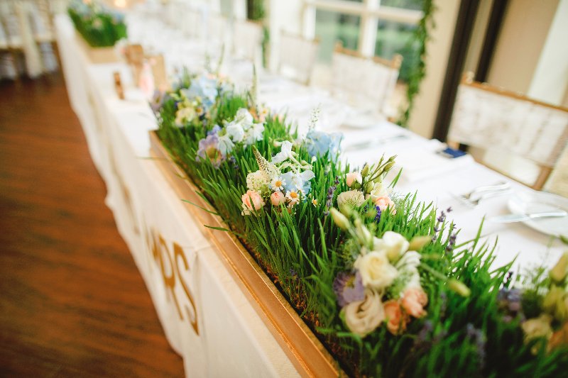 Top table flowers by Tineke