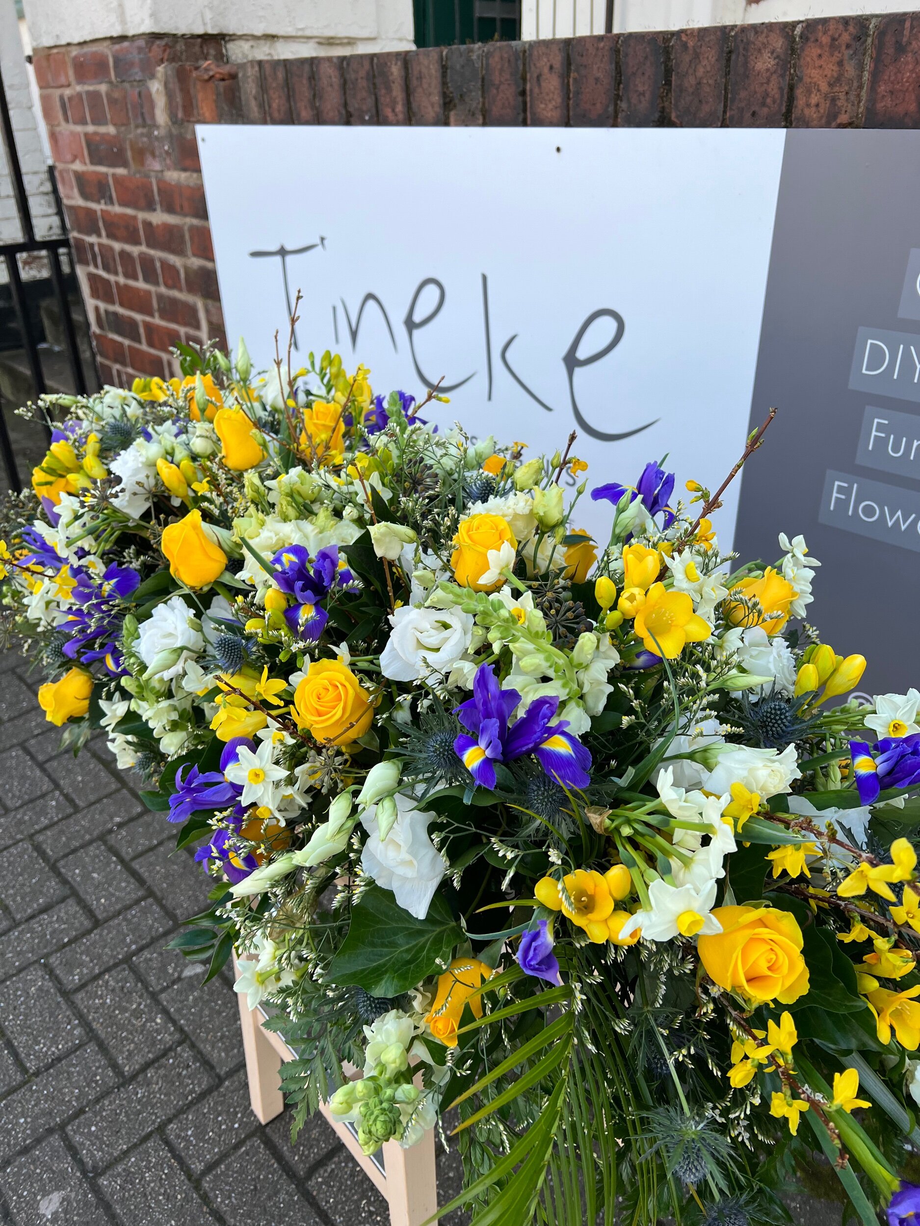 unique Funeral flowers Sutton in Ashfield