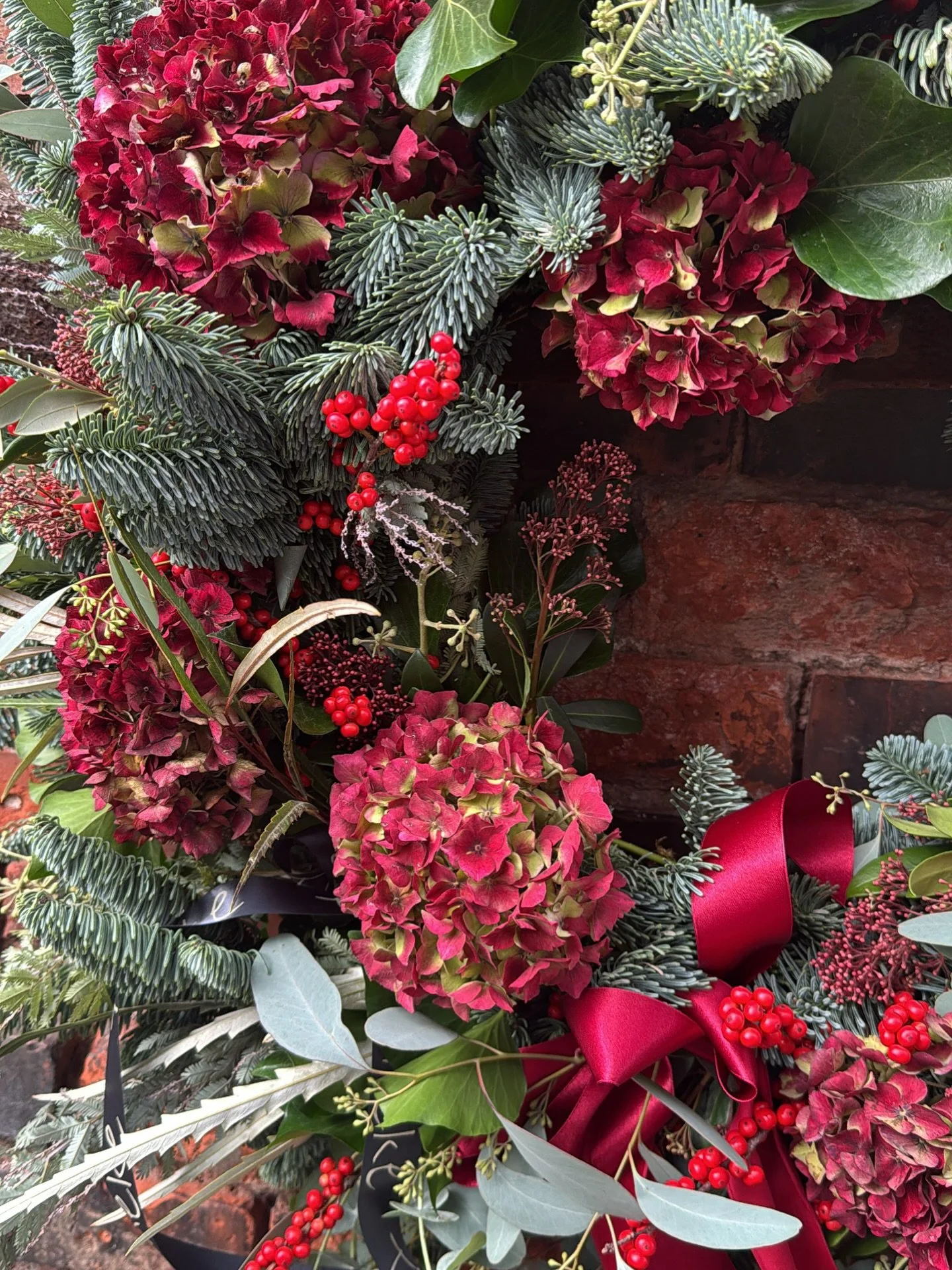 Happy 1st October!!! We LOVE this month!
A beautiful wedding this weekend at @thewestmill with a nod to autumn, and a very full on planning time for CHRISTMAS!!! We already have homes booked in from the end of November so please DM or email us if you